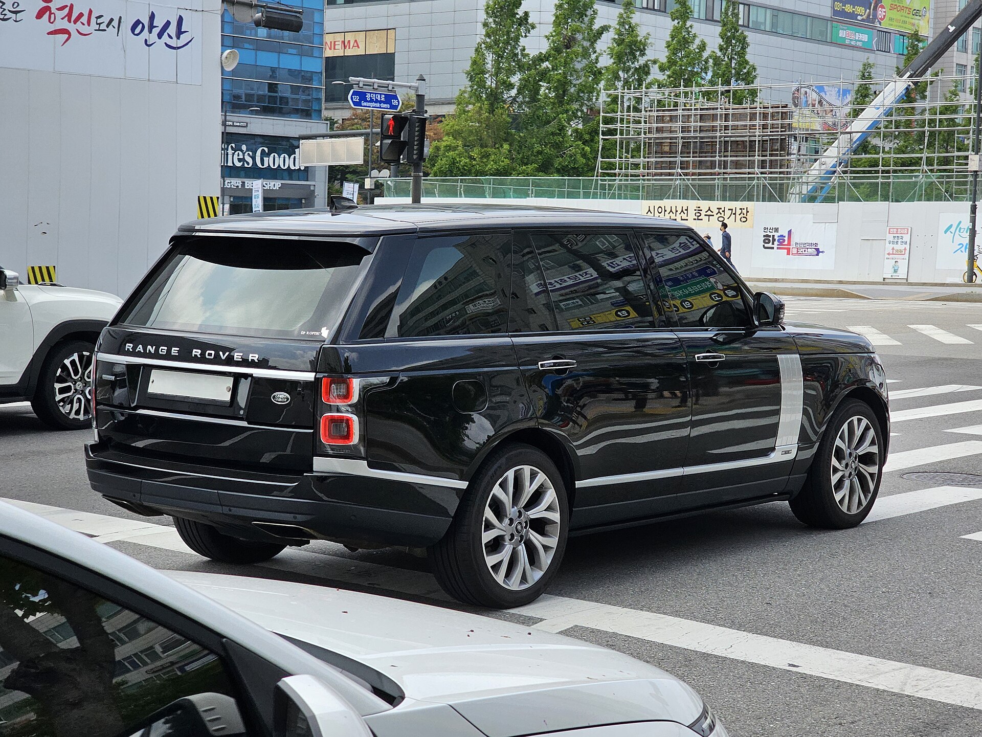 Land Rover Range Rover L Autobiography L405 FL in Santorini Black