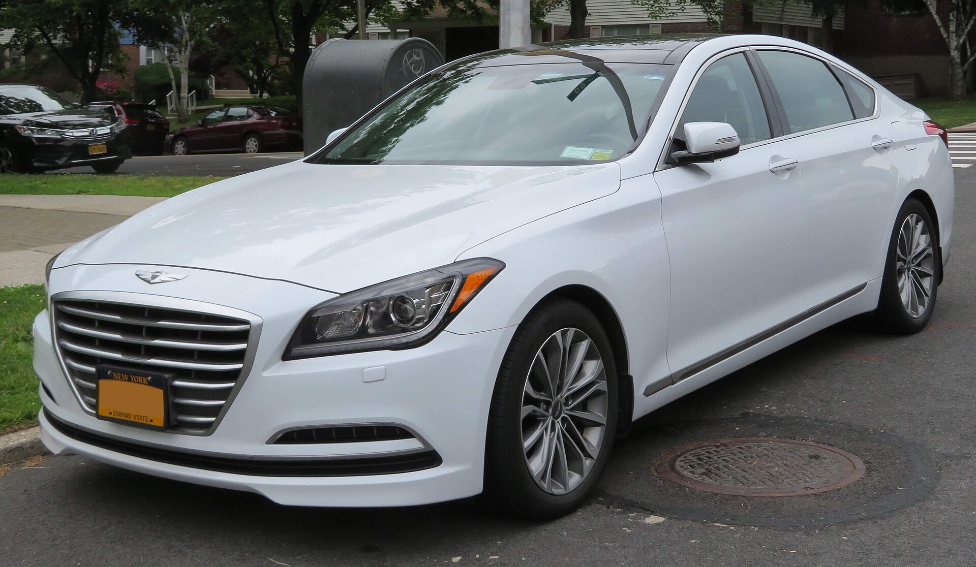 2015 Hyundai Genesis 3.8L front view