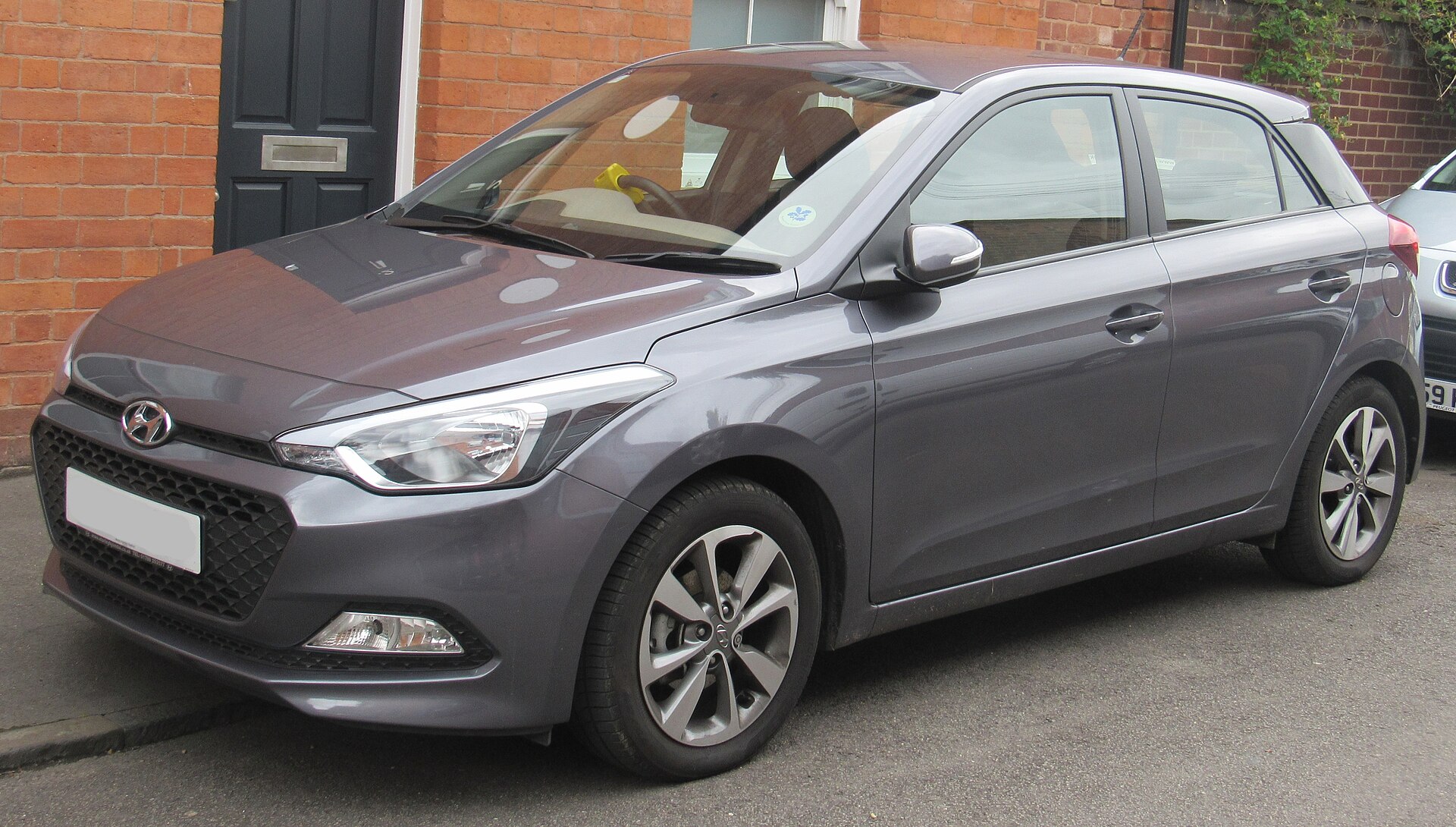 2015 Hyundai i20 SE Automatic 1.4 front view