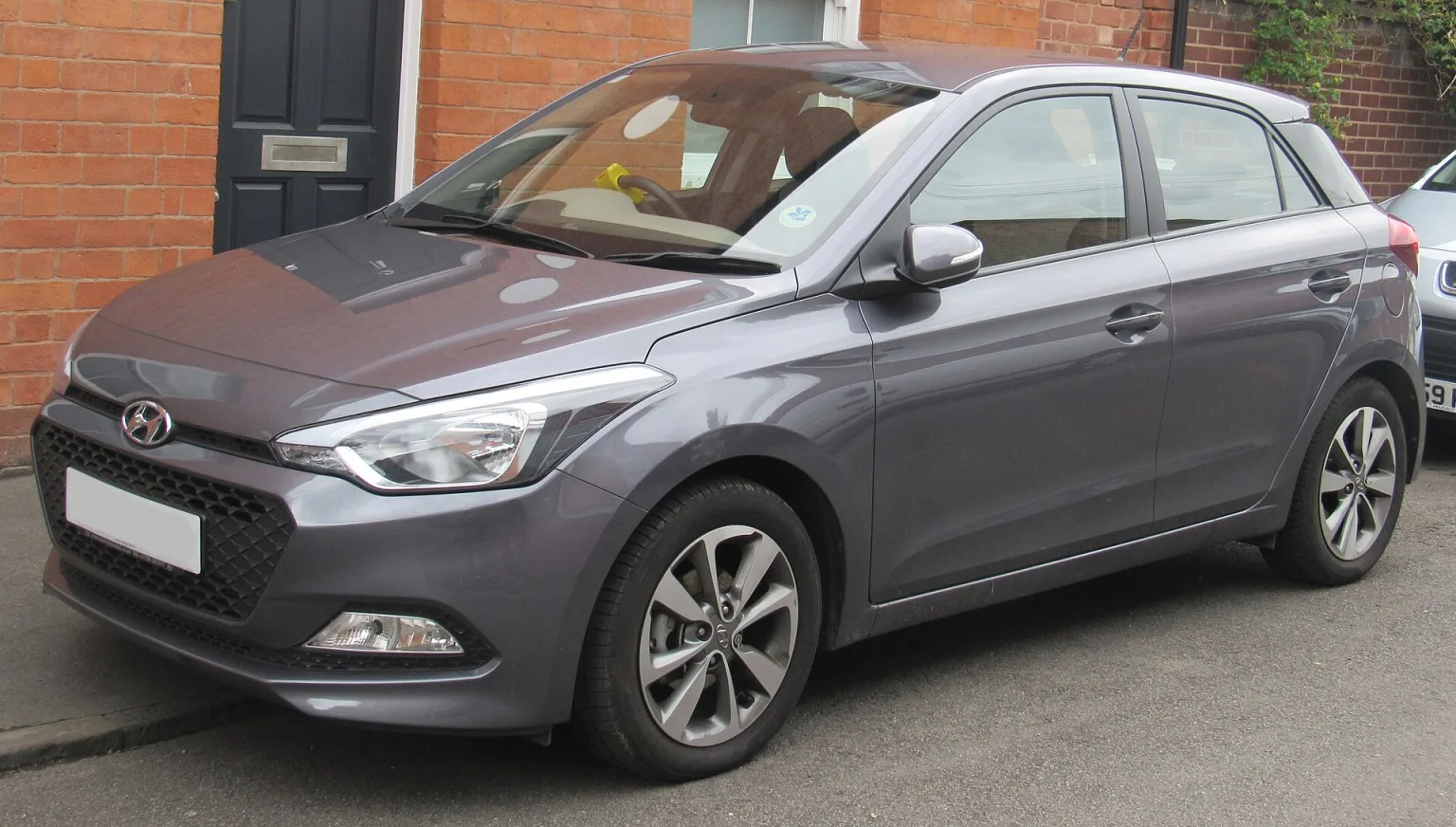 2015 Hyundai i20 SE Automatic 1.4 front view