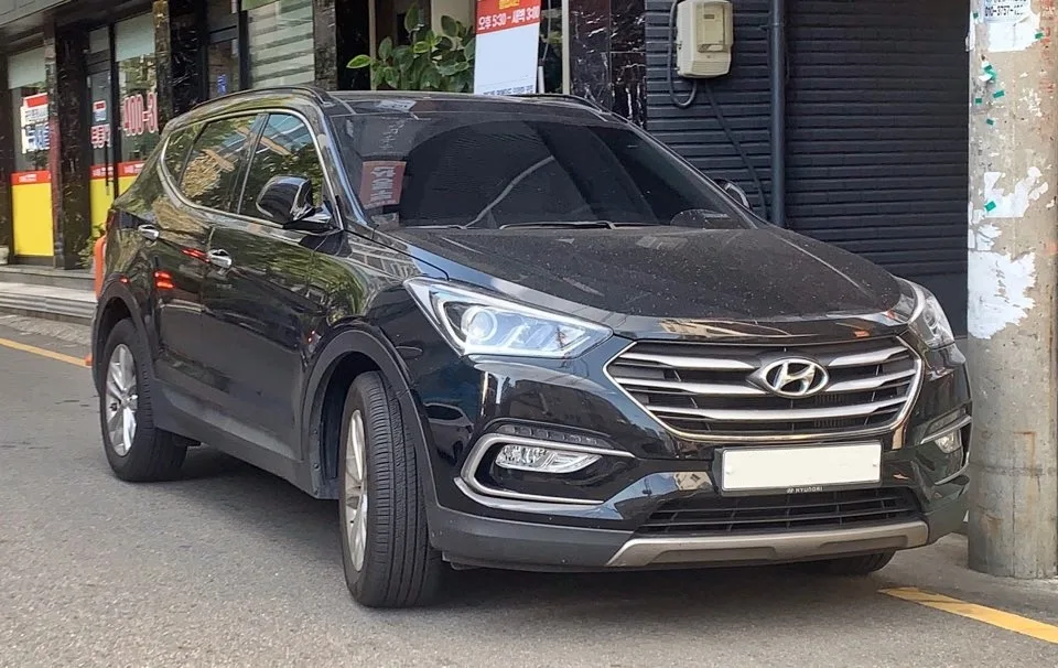 Hyundai Santa Fe (DM) from the correct generation for 2015 model year.