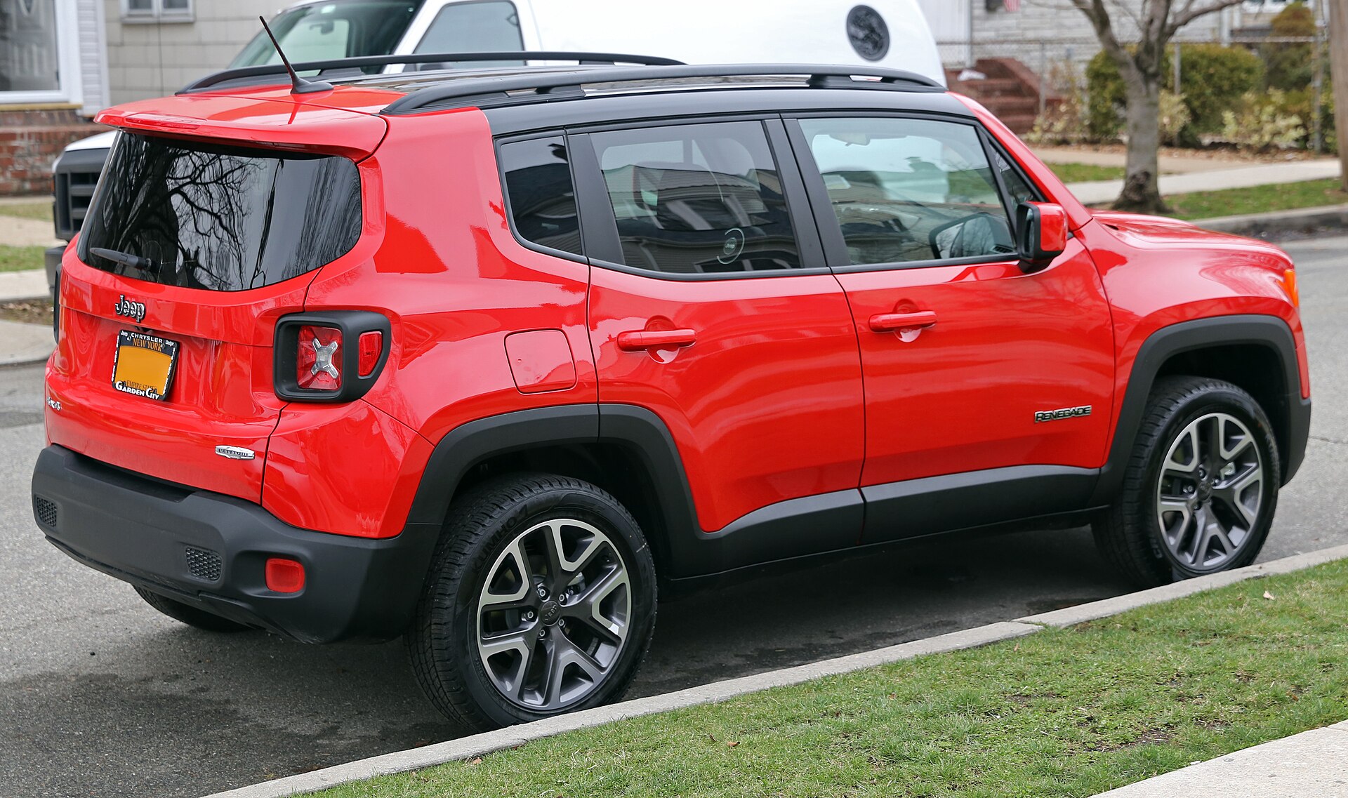2015 Jeep Renegade Latitude in Colorado Red, rear right view