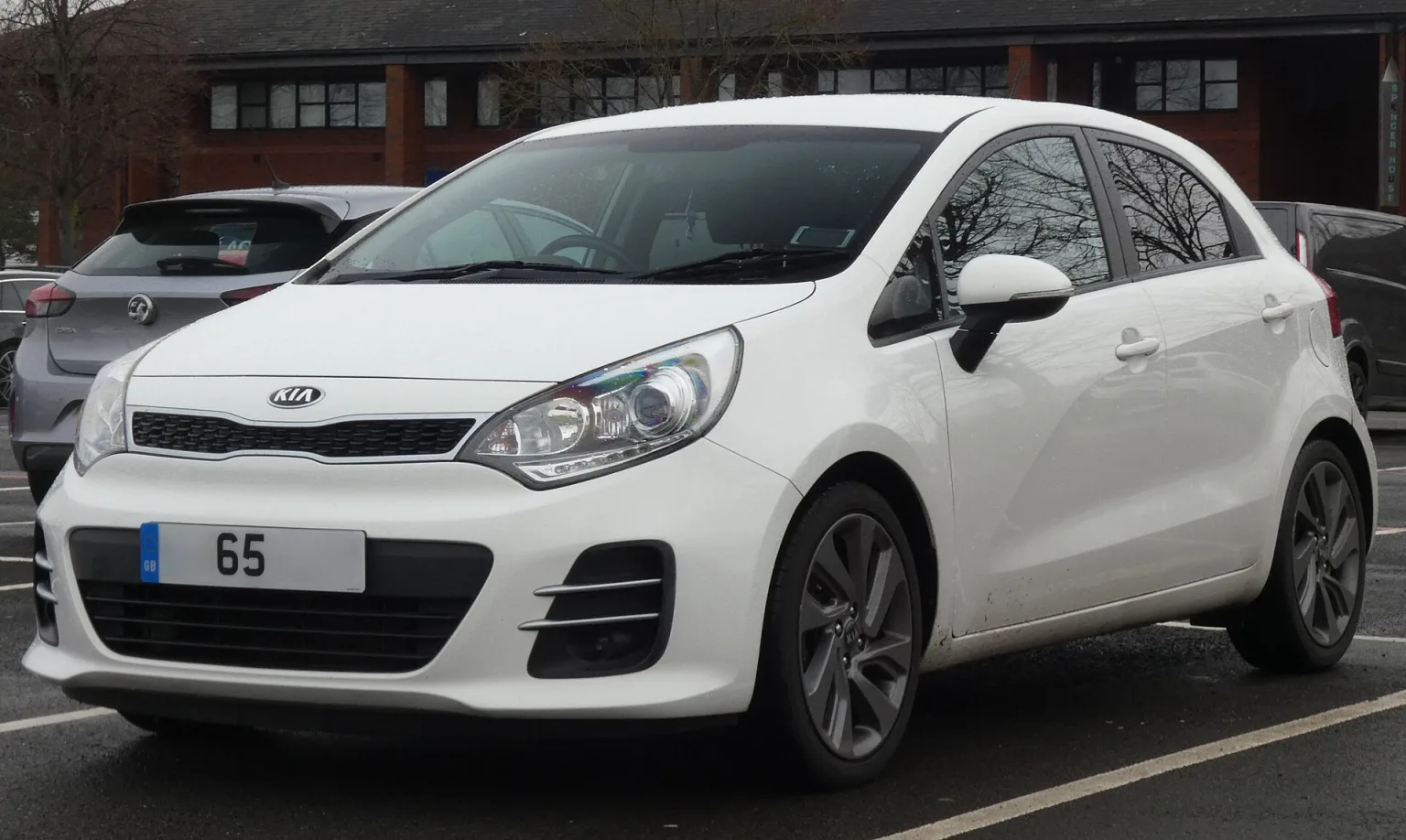 2015 Kia Rio 3 EcoDynamics CRDi in Clear White, front view