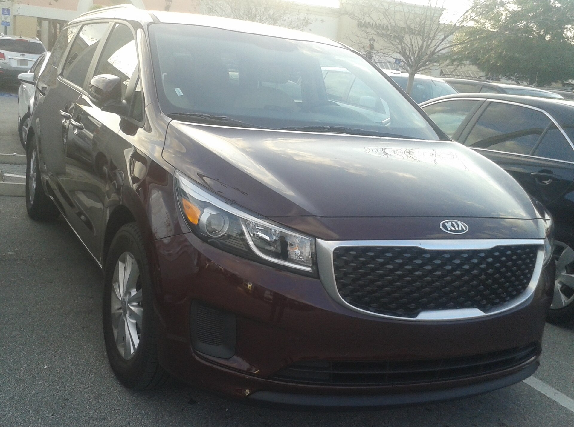 2015 Kia Sedona front view