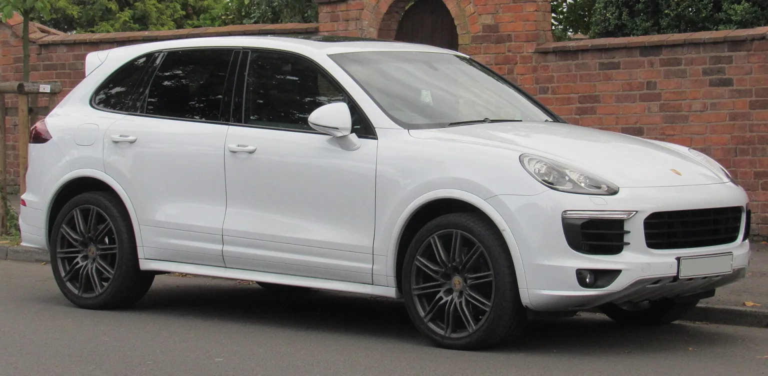 2015 Porsche Cayenne V6 Diesel Tiptronic S 3.0 (front view)