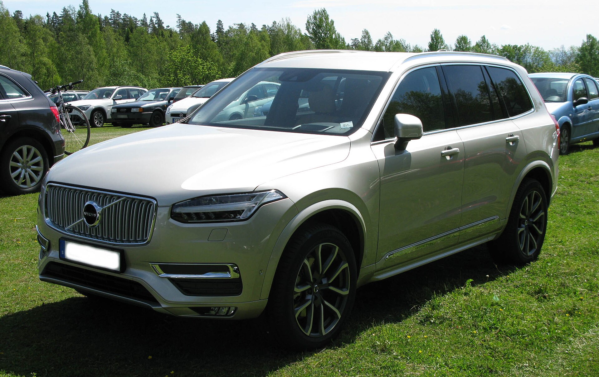 2015 Volvo XC90 Inscription front left view