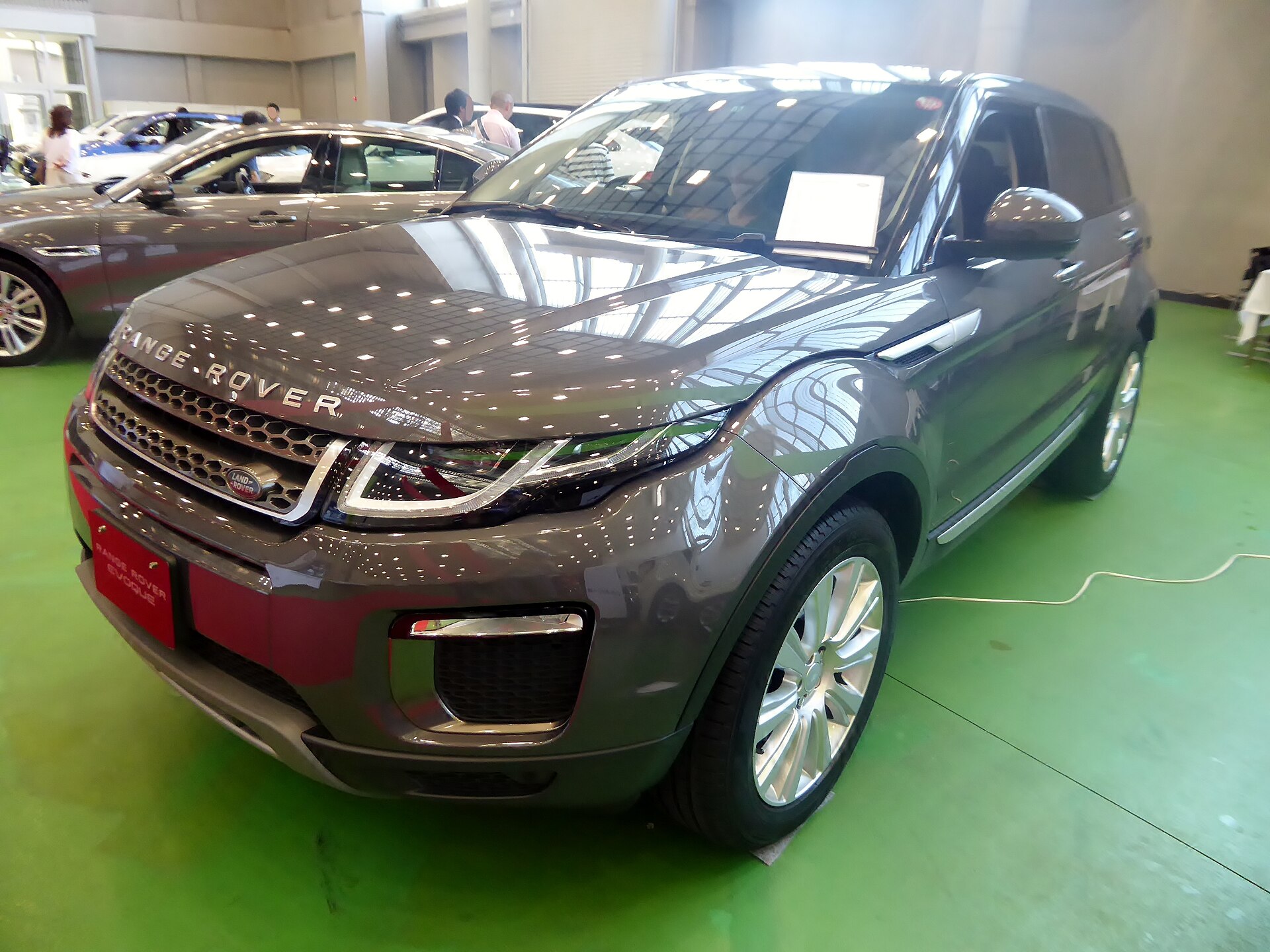 2016 Range Rover Evoque SE front view
