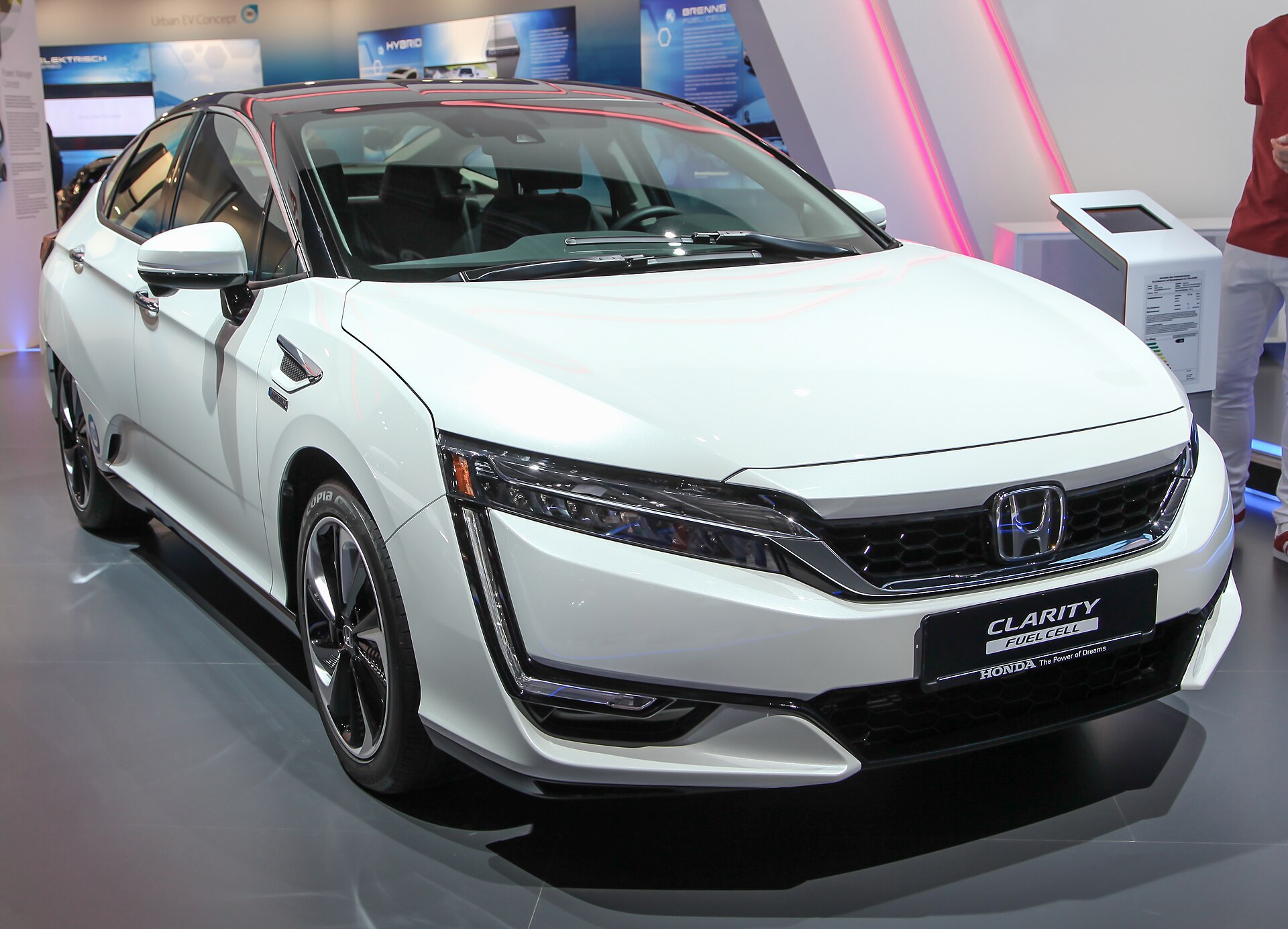 Honda Clarity Fuel Cell (front view), 2017 US model