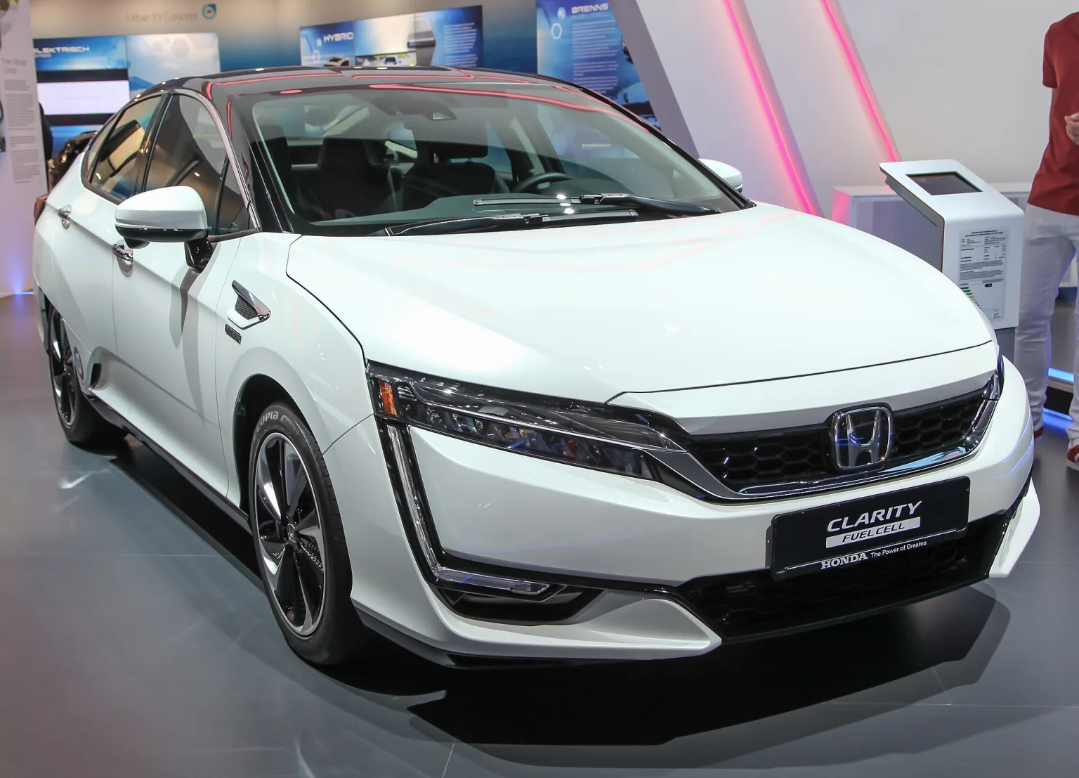 Honda Clarity Fuel Cell (front view), 2017 US model