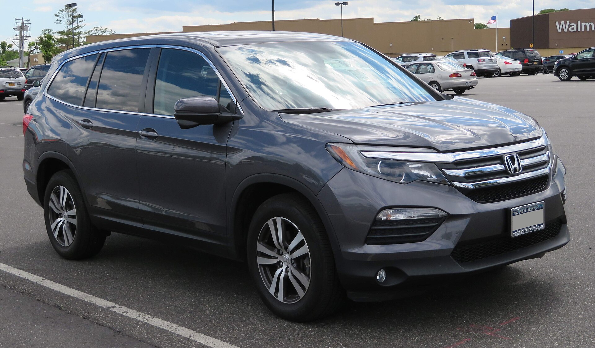 2017 Honda Pilot AWD front view