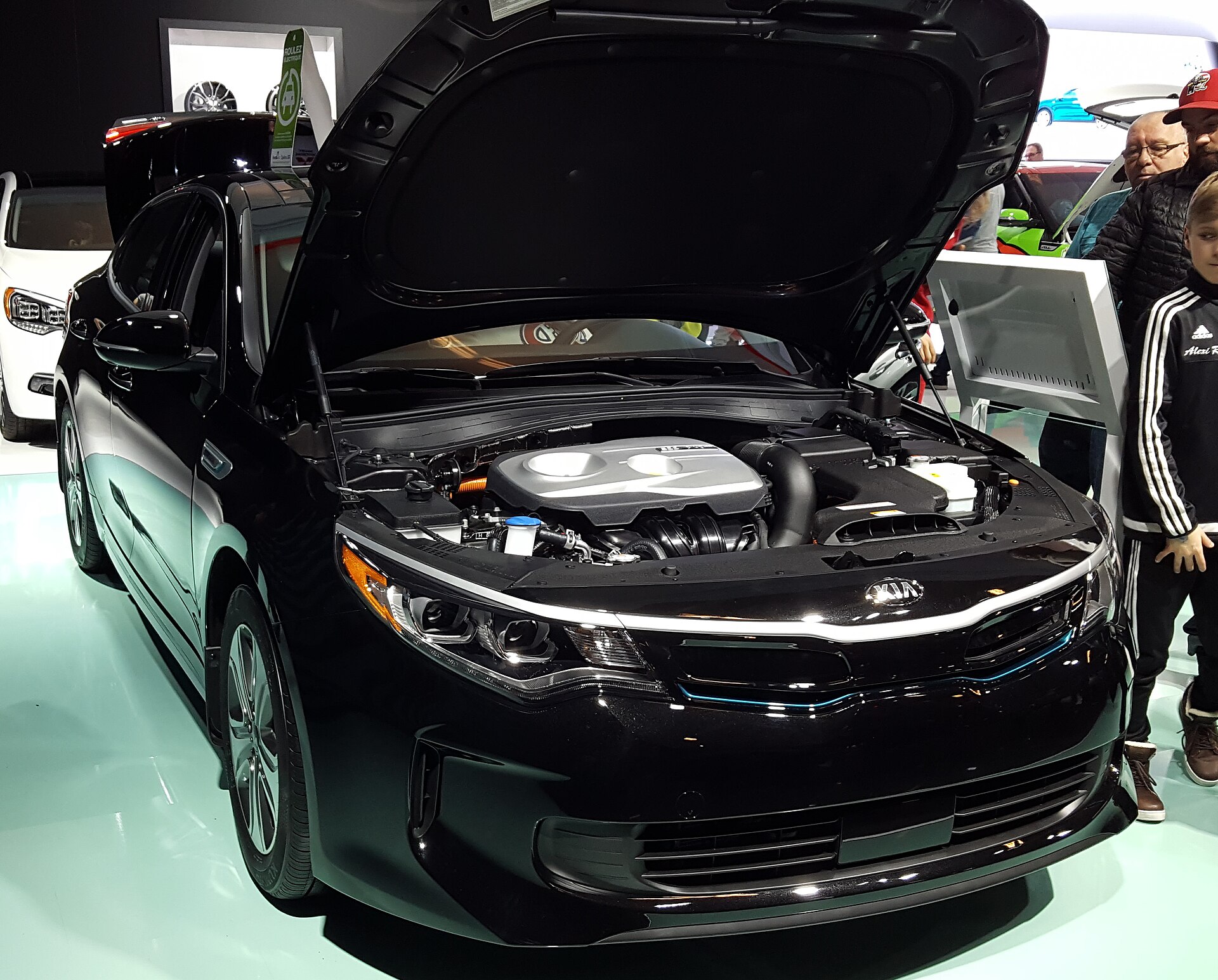 2017 Kia Optima Hybrid at the 2017 Montreal International Auto Show
