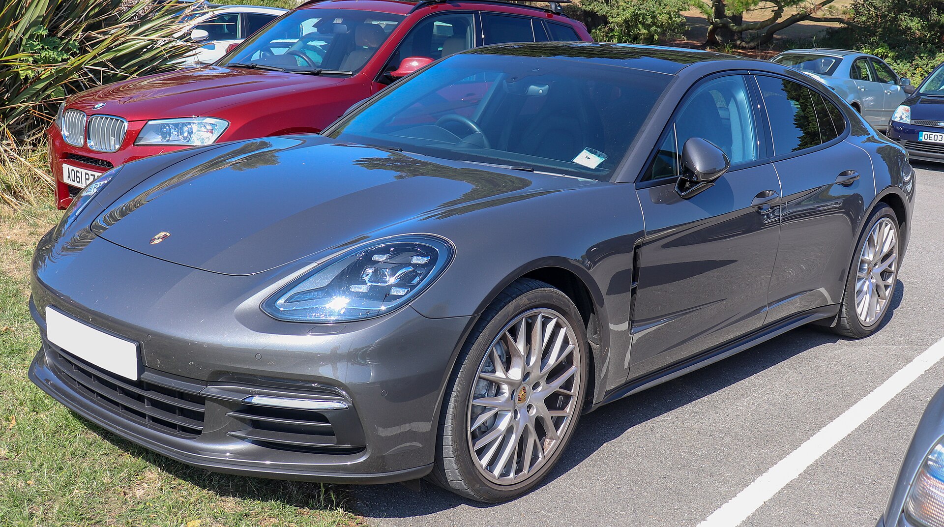 2017 Porsche Panamera S-A 3.0, front view