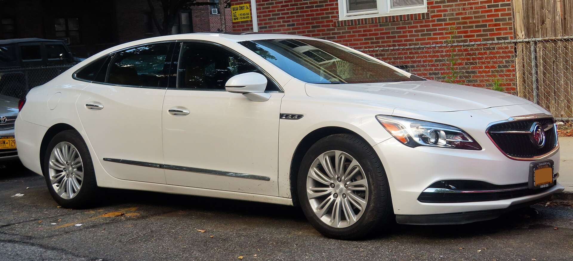 2018 Buick LaCrosse Essence 2.5L, front view