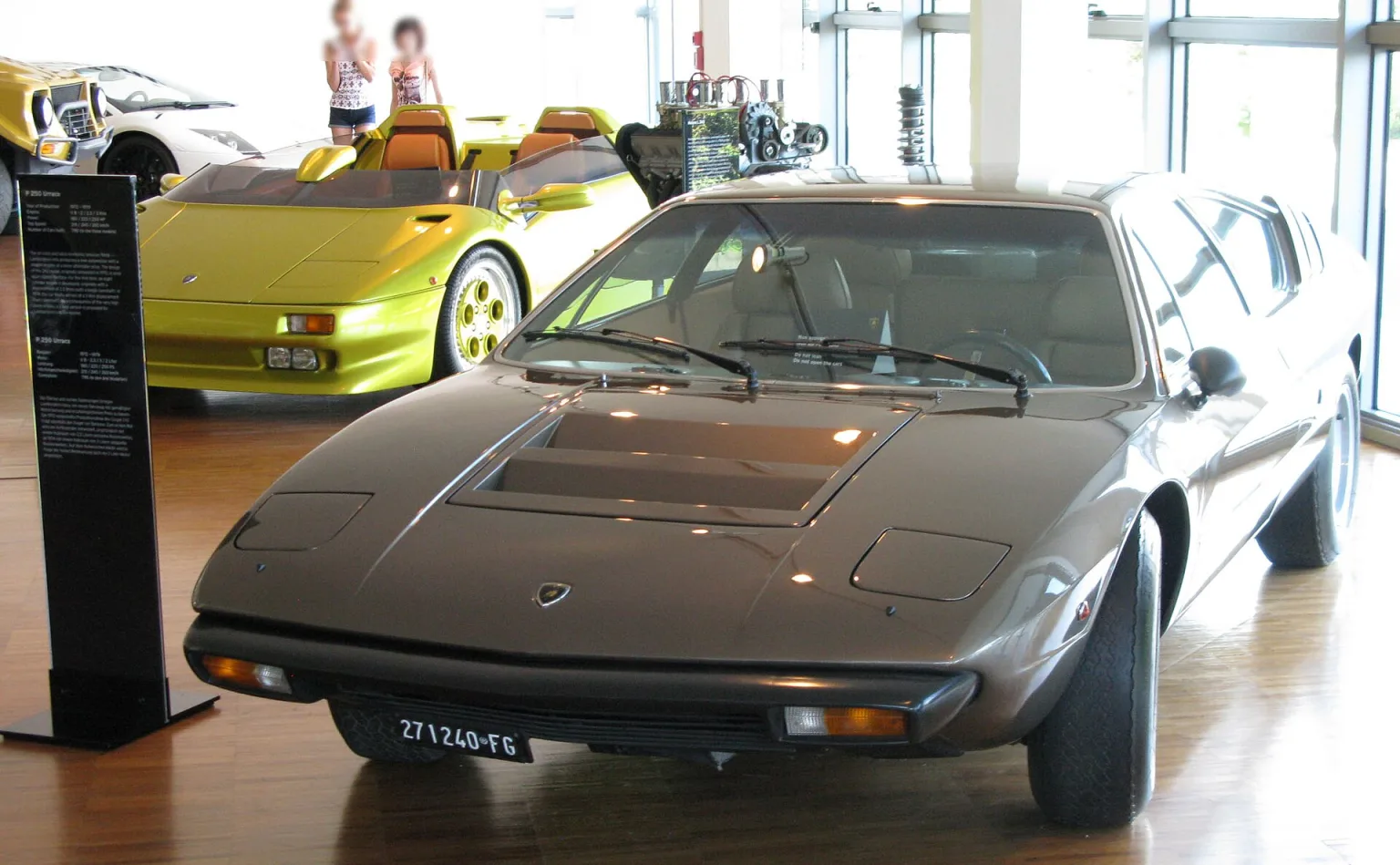 Lamborghini Urraco P250 front left view