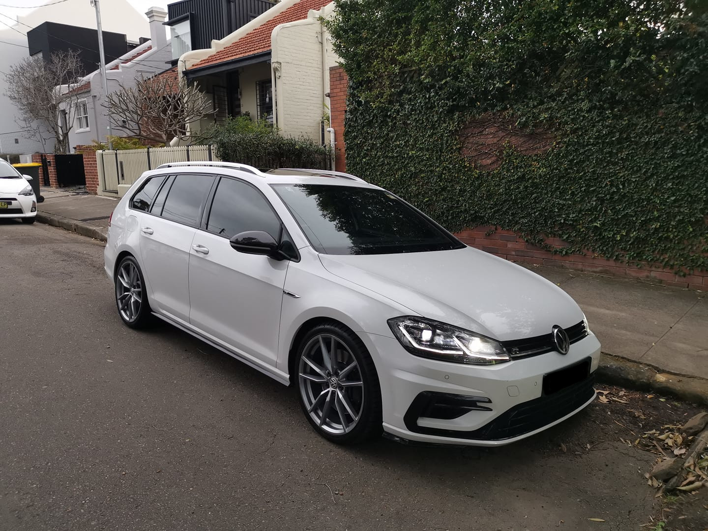Volkswagen Golf Mk7.5 R Wagon Variant