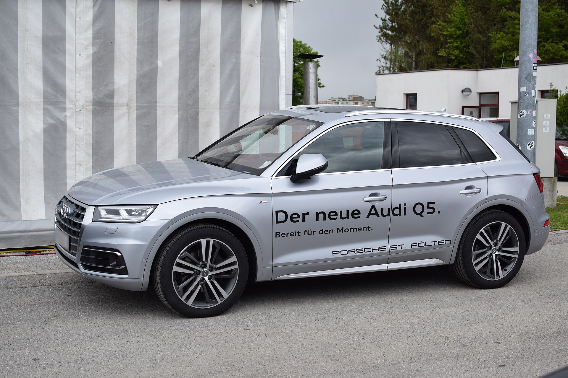 2017 Audi Q5 (FY) in silver, side view