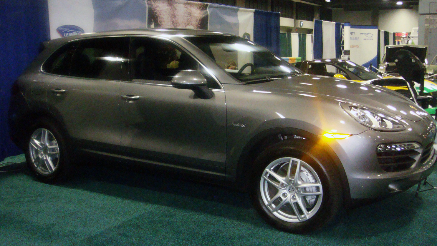 2011 Porsche Cayenne S Hybrid at the Washington Auto Show