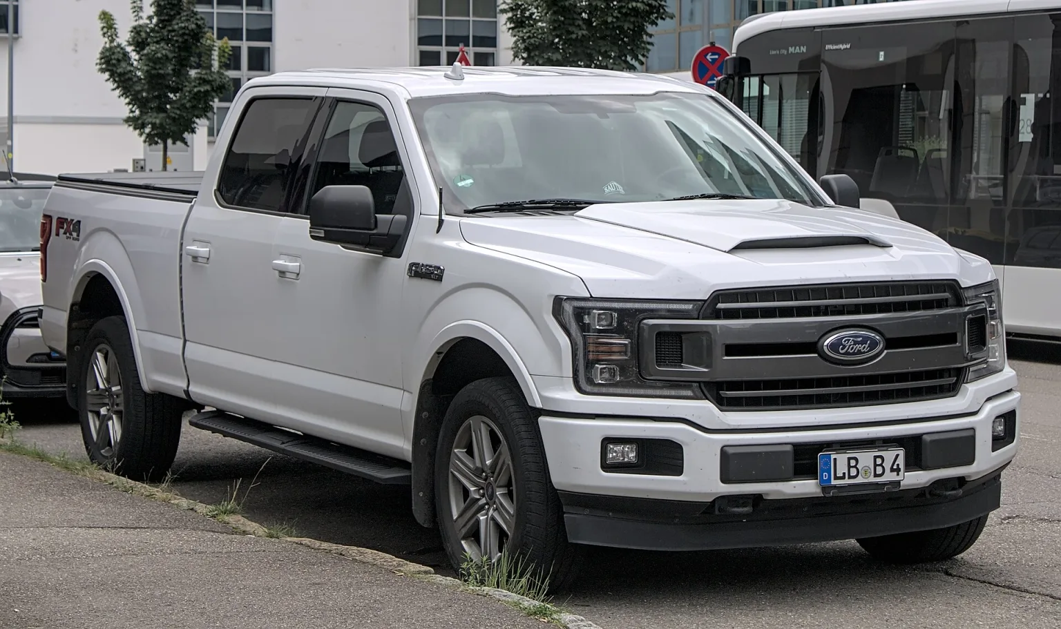 Ford F-150 (thirteenth generation), the 2015 aluminium-bodied model