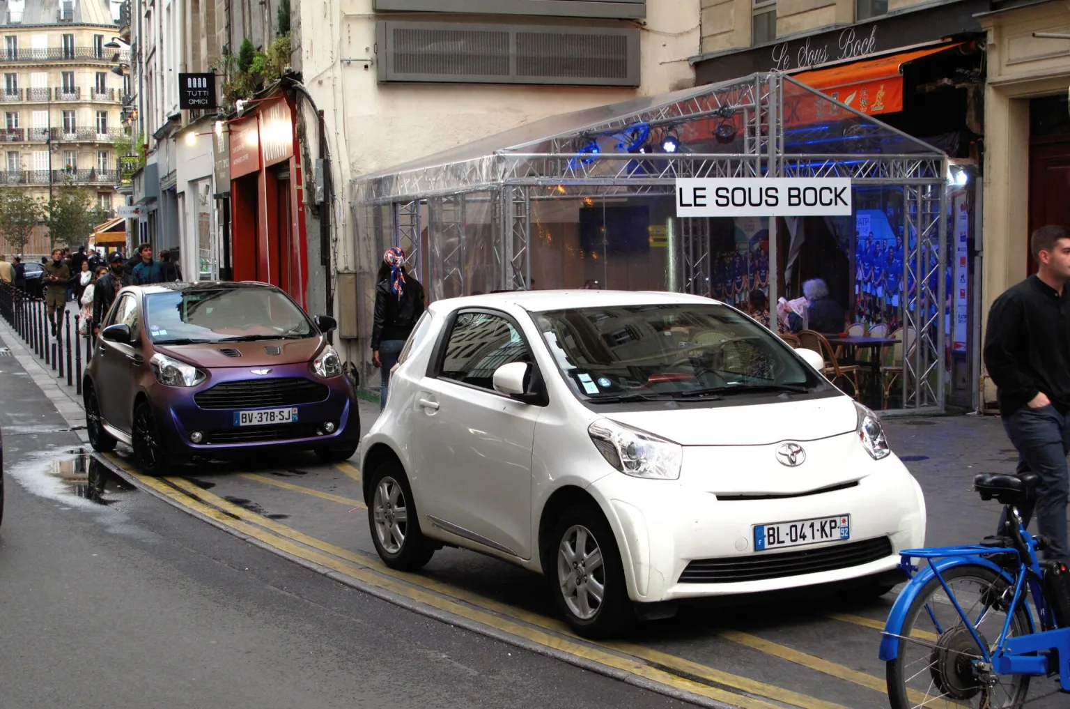 Toyota iQ and Aston Martin Cygnet side by side