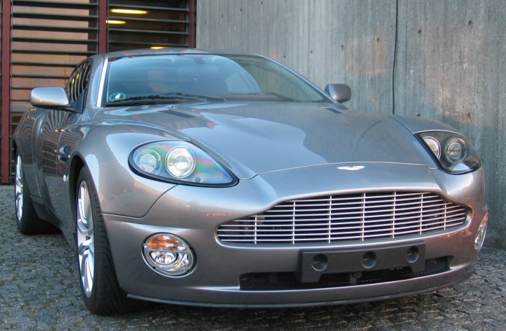 2005 Aston Martin V12 Vanquish