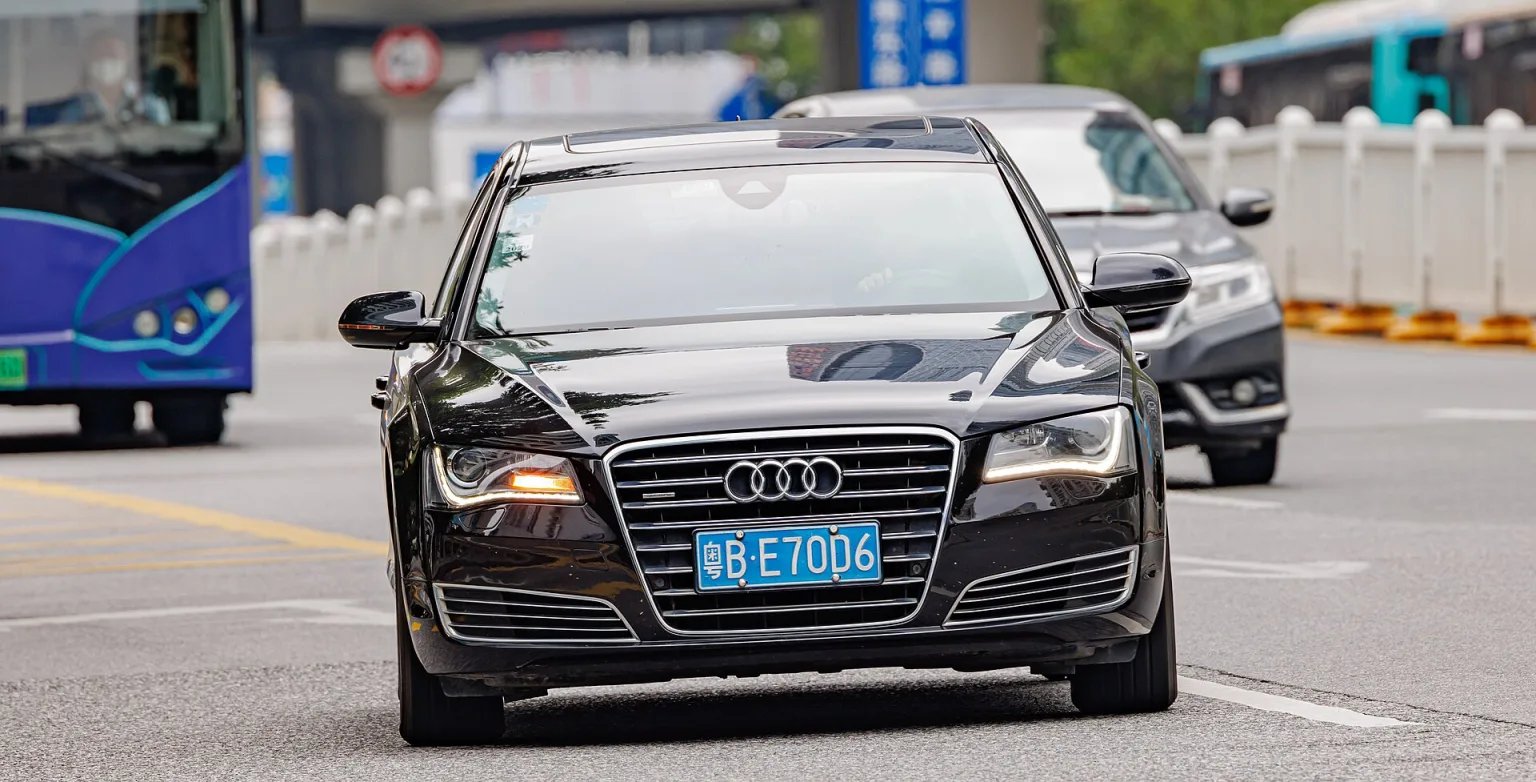 Audi A8L D4 (Typ 4H), the correct generation and long-wheelbase model.