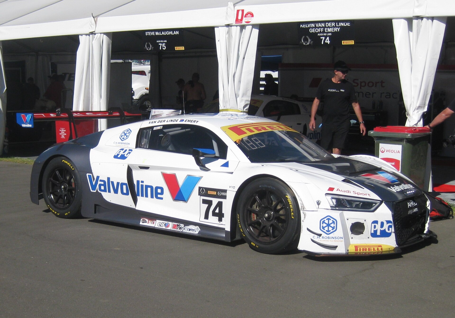 Audi R8 LMS GT3 racing at Adelaide, 2017