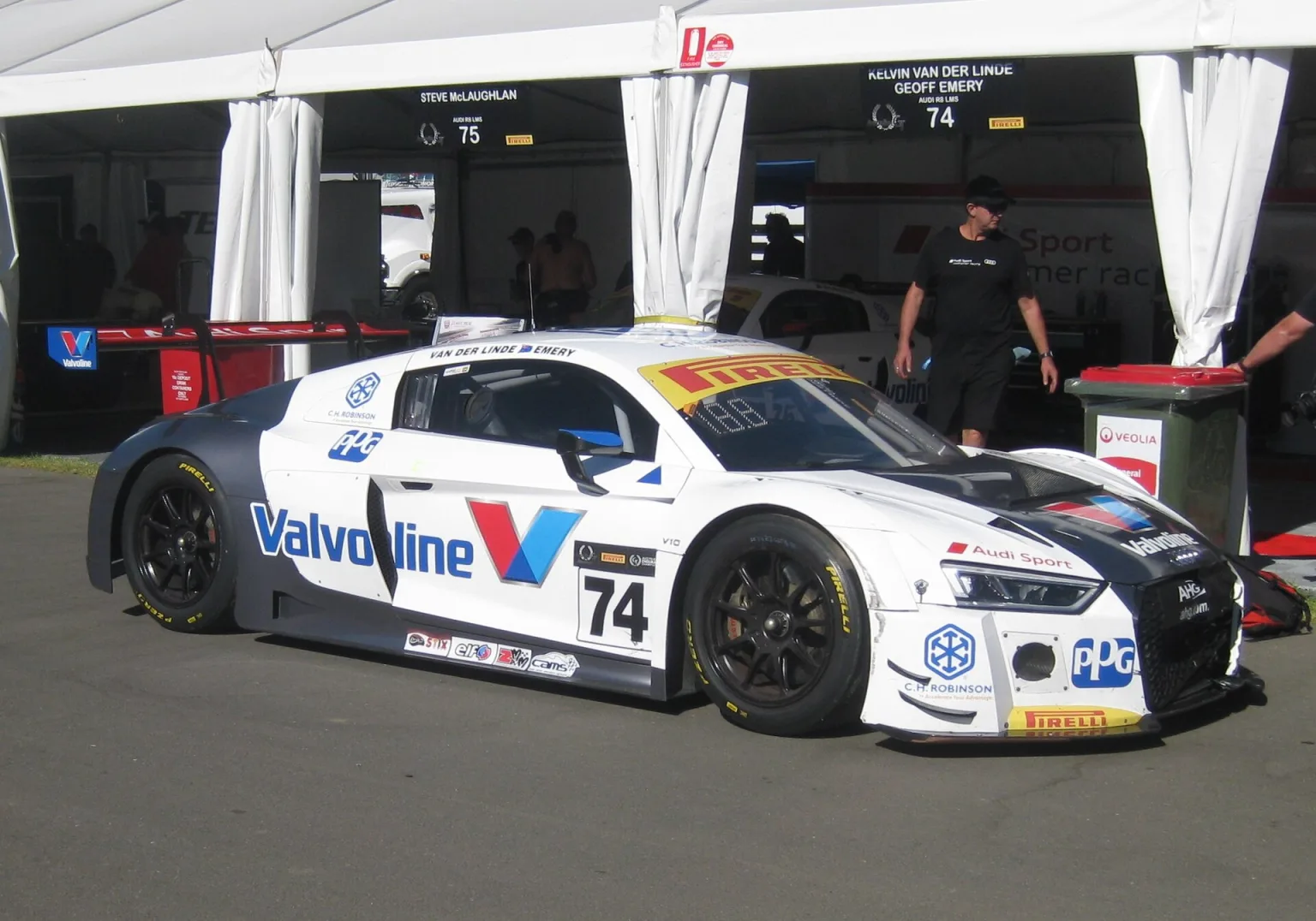 Audi R8 LMS GT3 racing at Adelaide, 2017