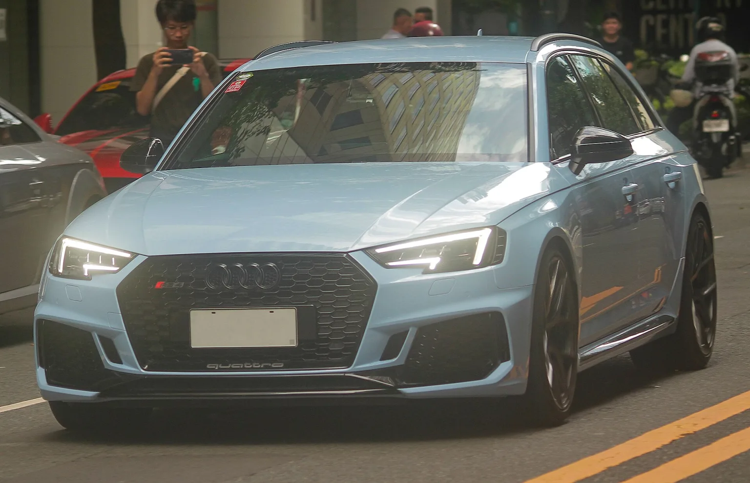 2020 Audi RS4 Avant TFSI quattro, front left view