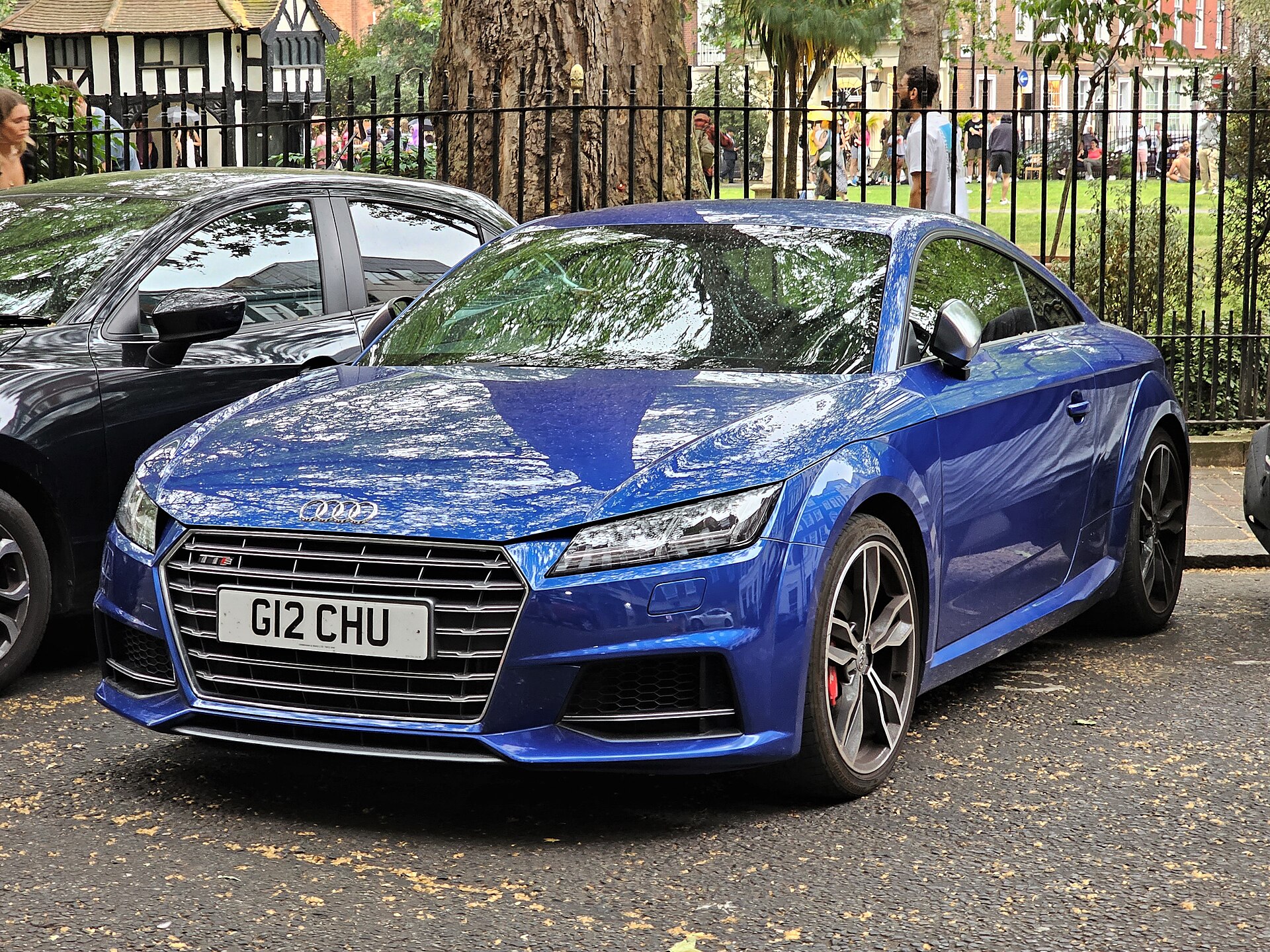 Audi TT S Coupé (8S) in Navarra Blue Metallic