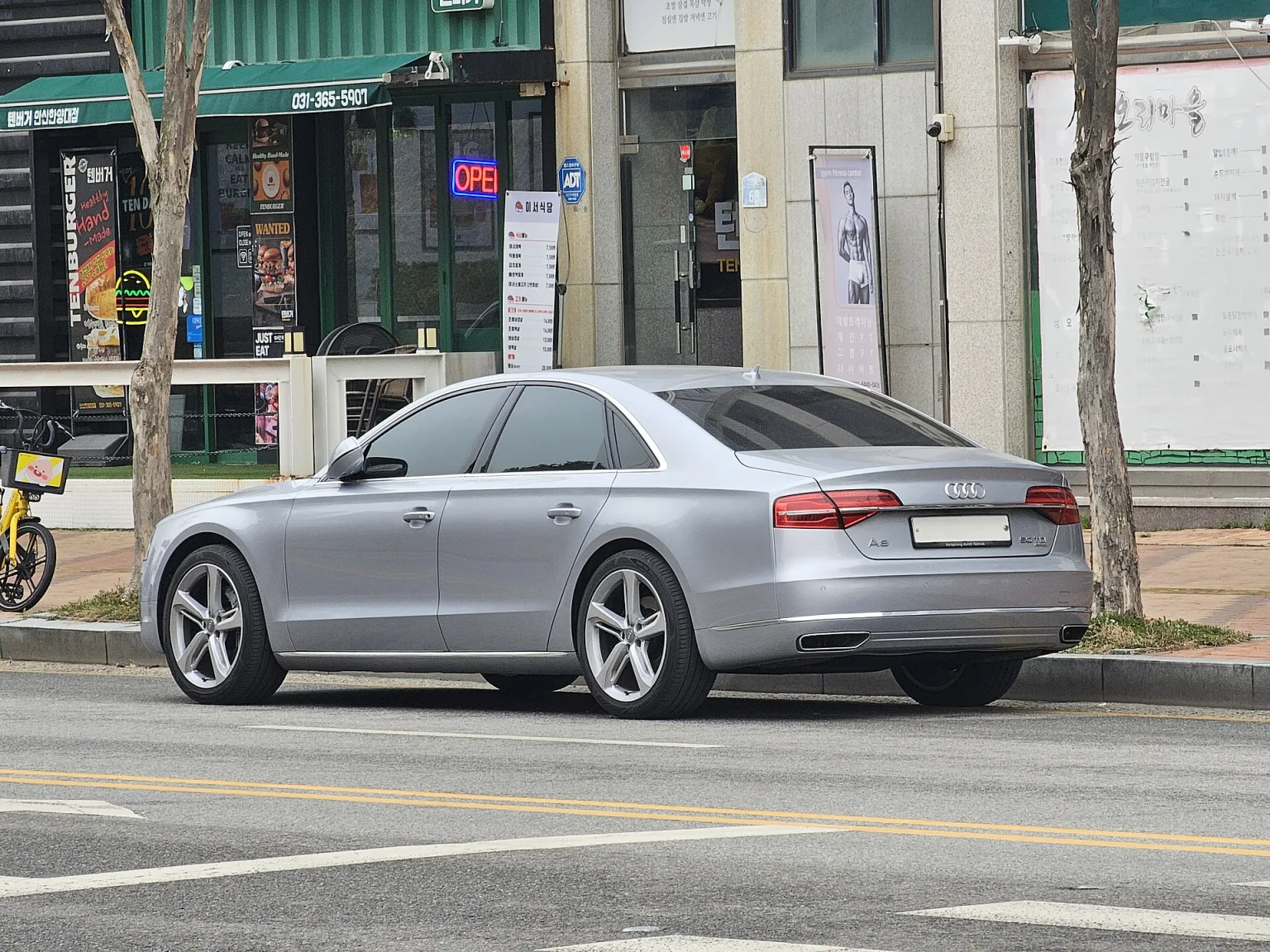 Audi A8 D4 facelift in Florett Silver Metallic, 2014 model year