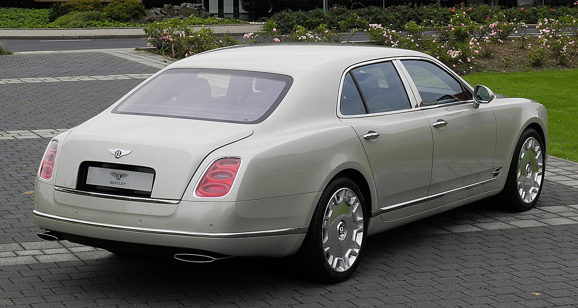 2011 Bentley Mulsanne rear view in Düsseldorf
