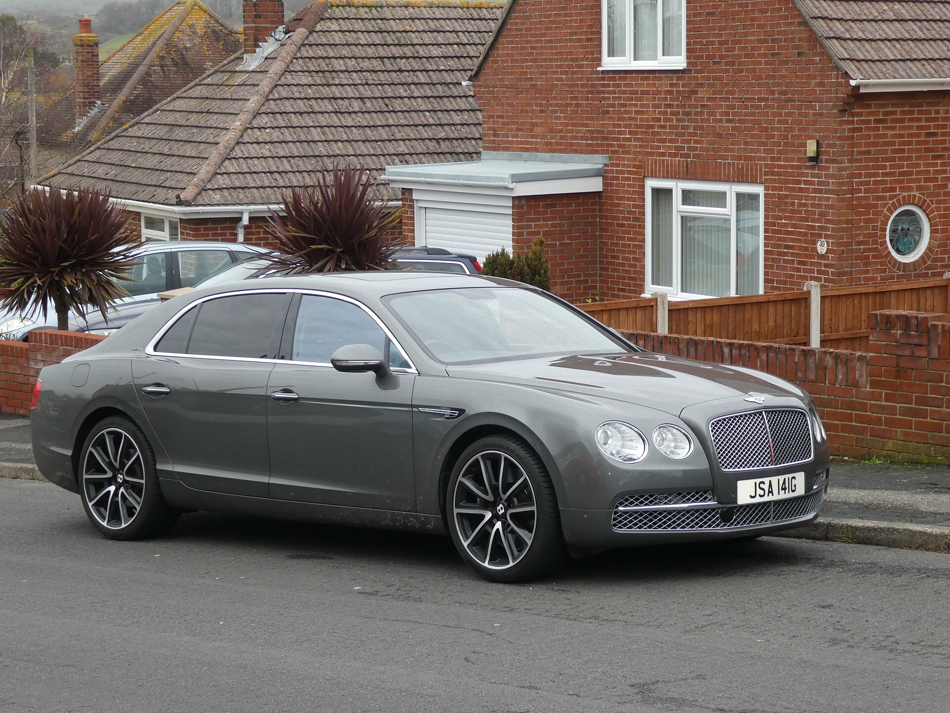 2014 Bentley Flying Spur, matching the 2013 Geneva launch model.