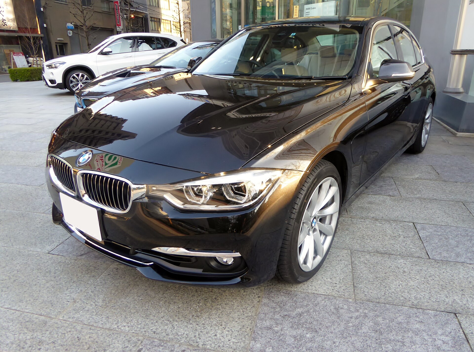 BMW 330e (F30) front view
