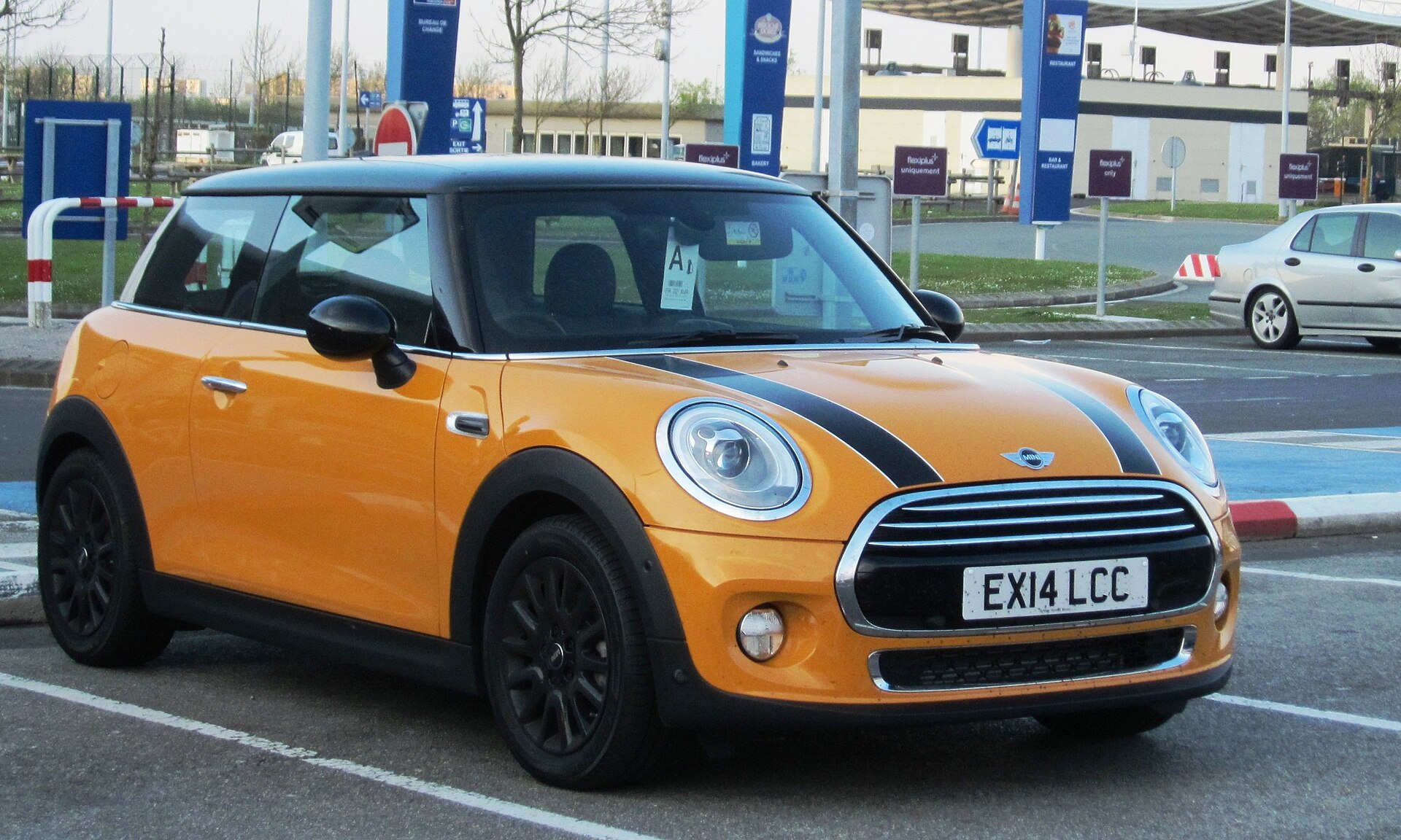 2014 Mini Hatch, first UKL platform generation, registered March 2014.