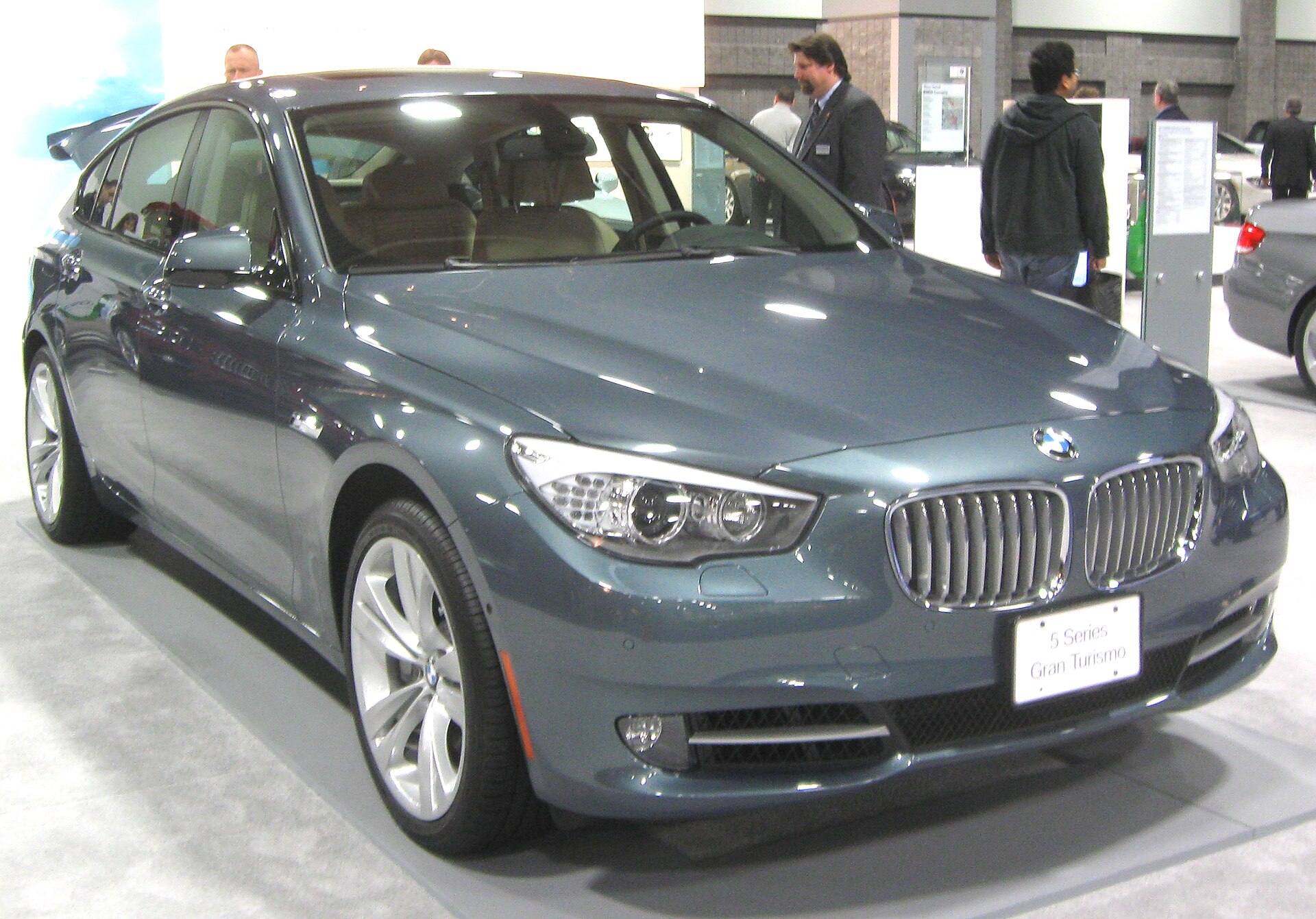 2010 BMW 550i Gran Turismo front view