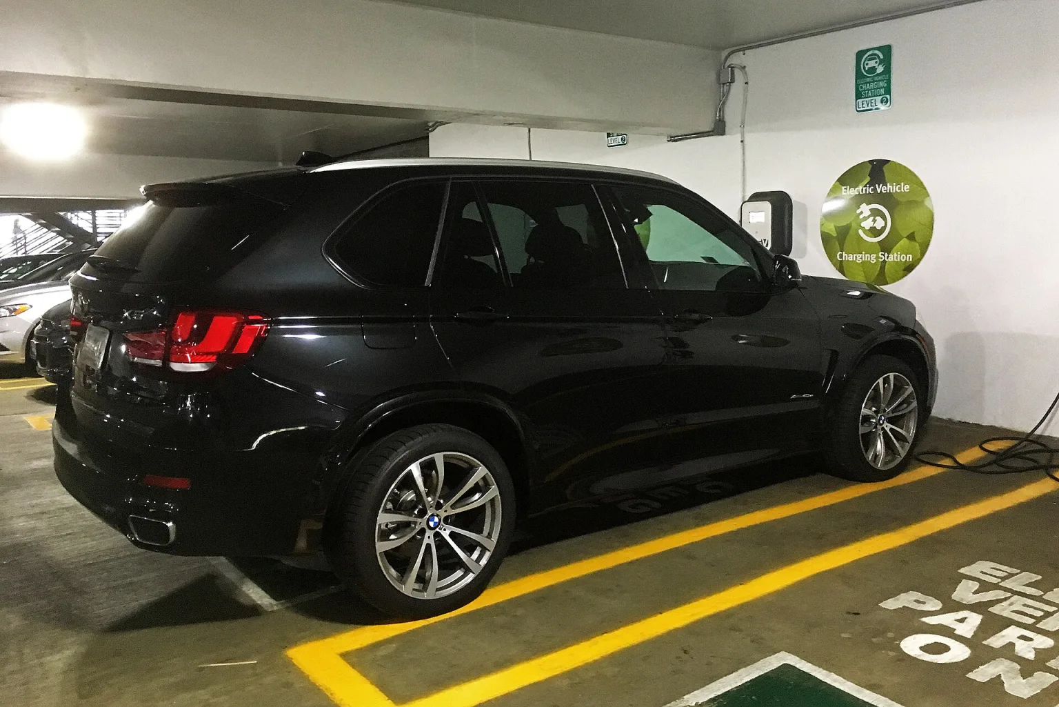 BMW X5 xDrive40e plug-in hybrid charging (F15 generation, 2017)