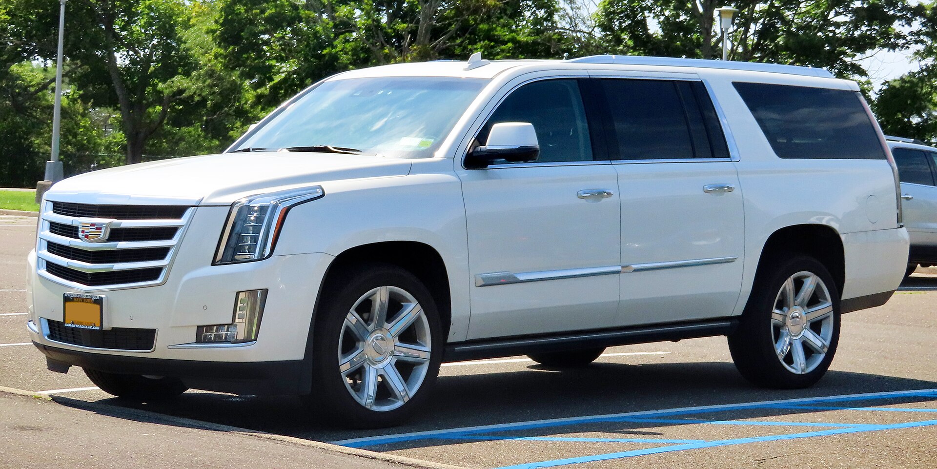2015 Cadillac Escalade ESV Premium, front view
