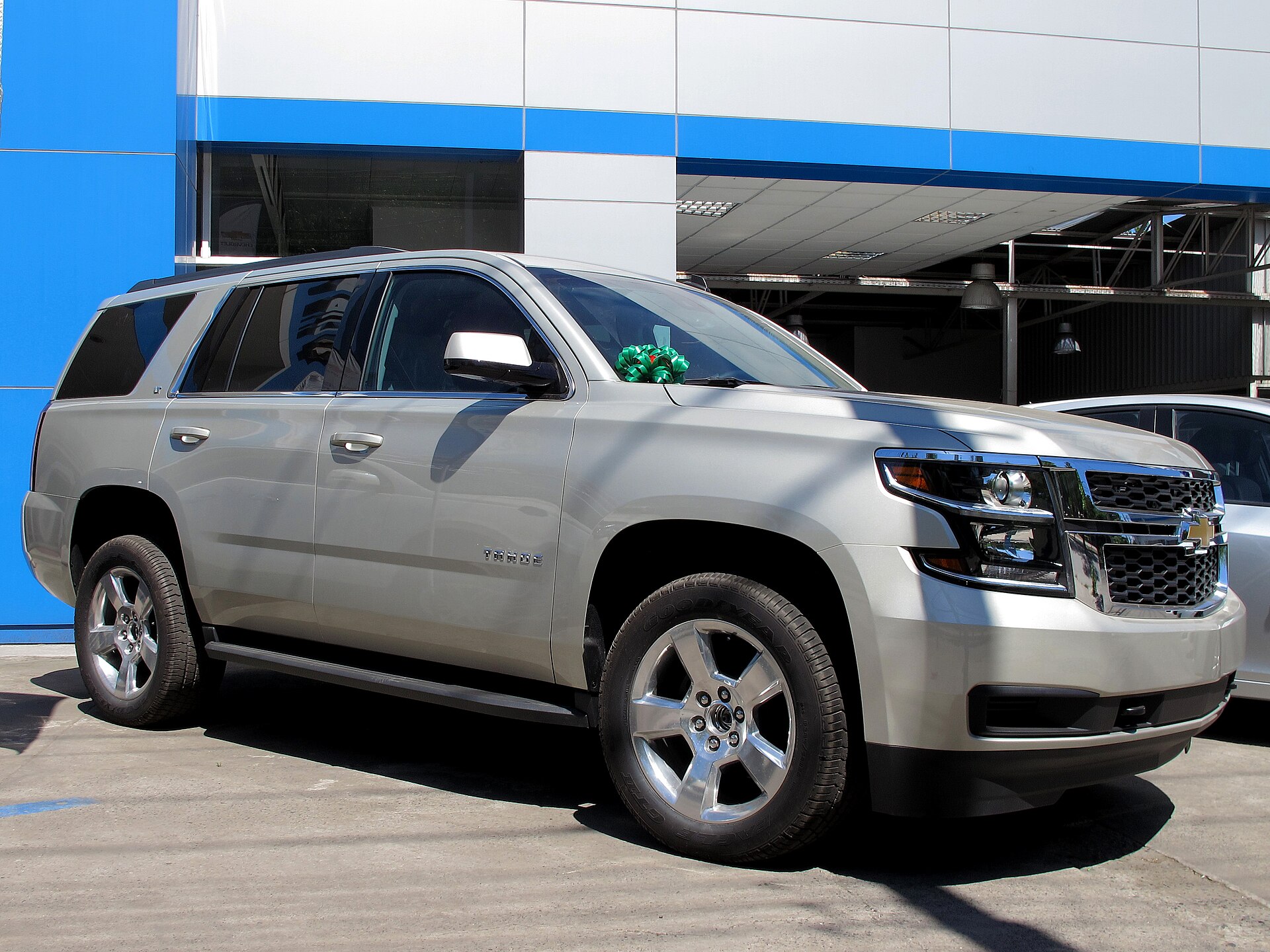 2015 Chevrolet Tahoe LT, front view