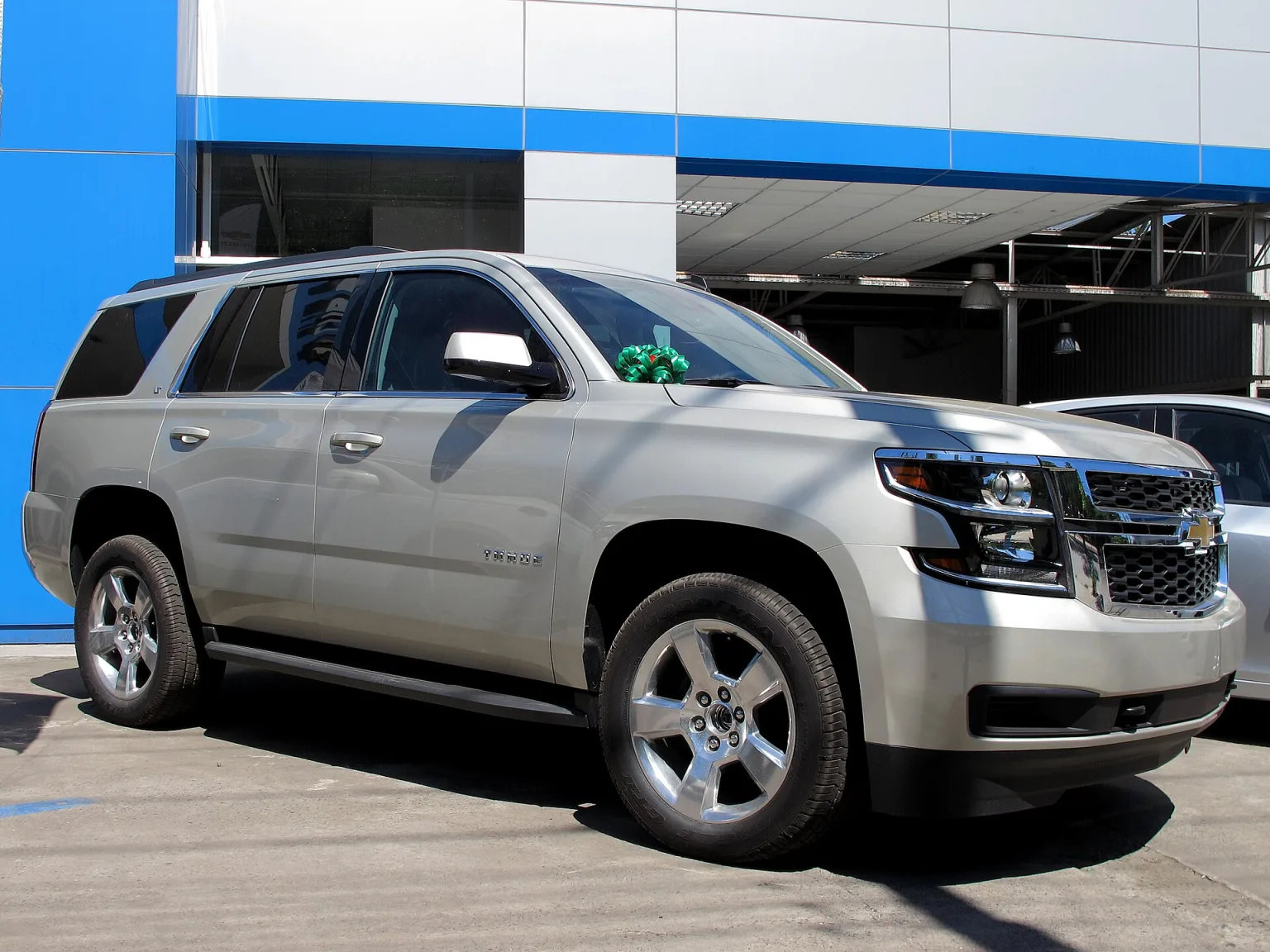 2015 Chevrolet Tahoe LT, front view