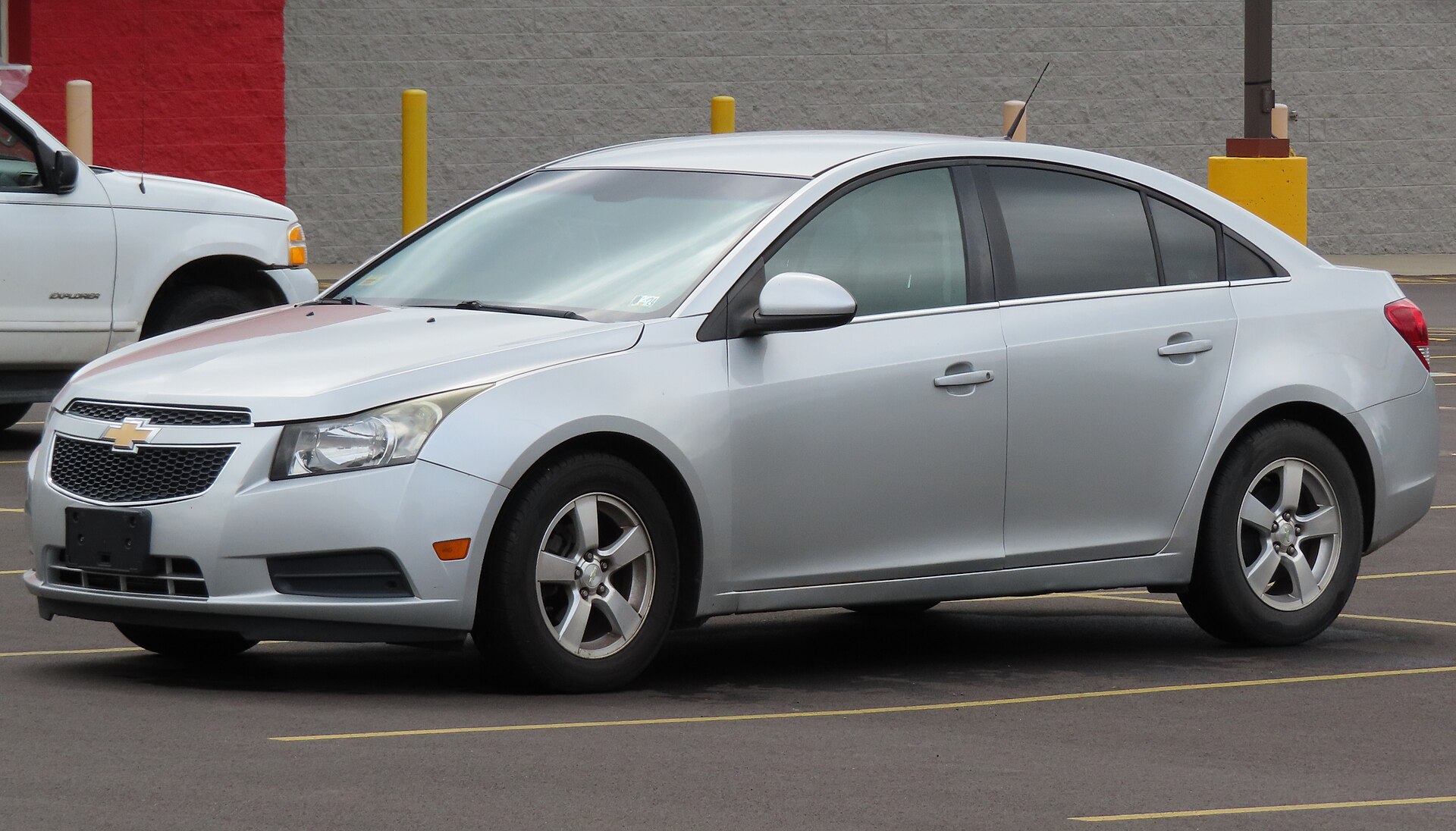 2012 Chevrolet Cruze 1LT, front left view