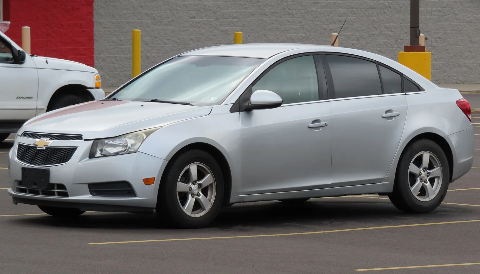 2012 Chevrolet Cruze 1LT, front left view