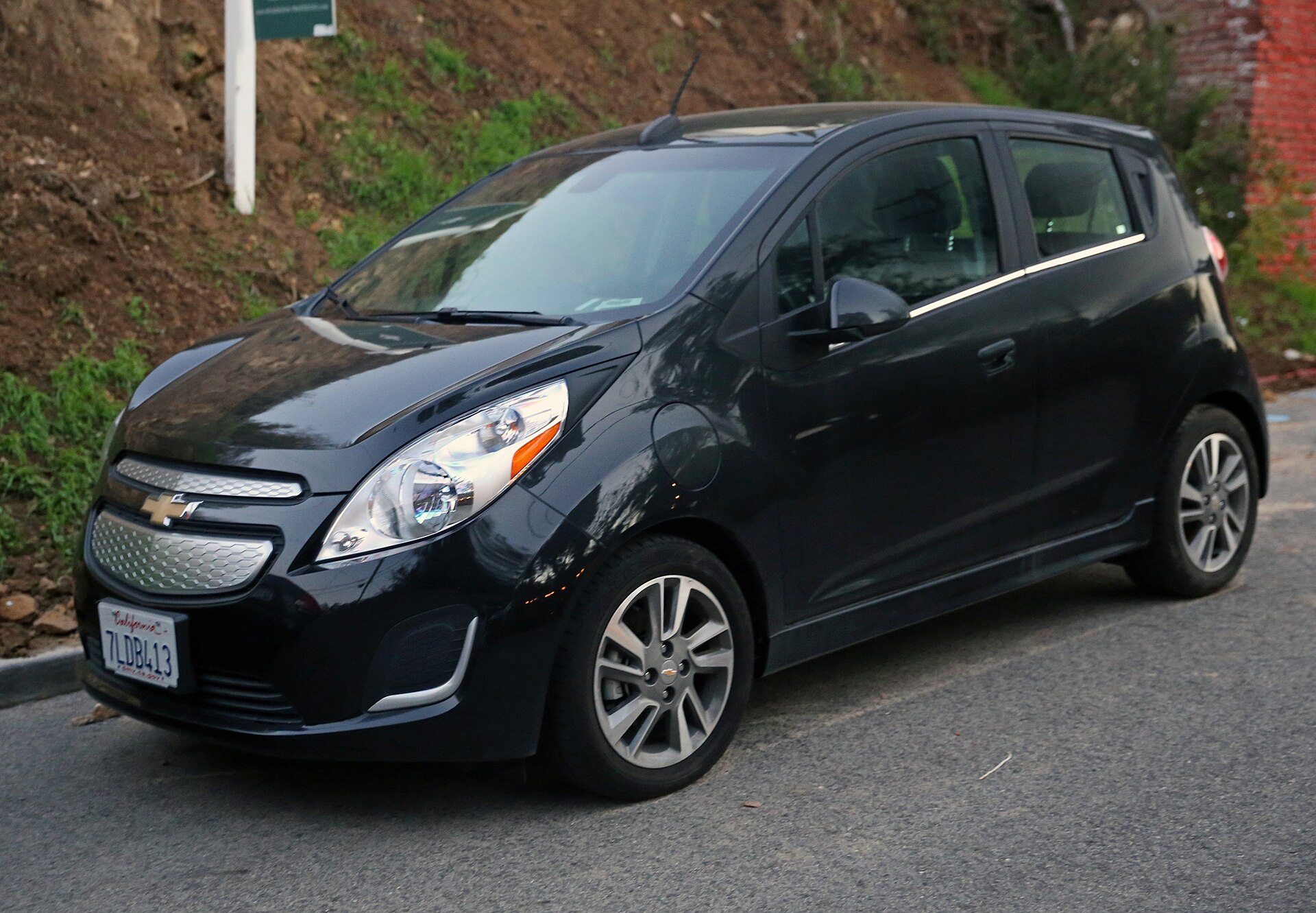 2015 Chevrolet Spark EV, left front view