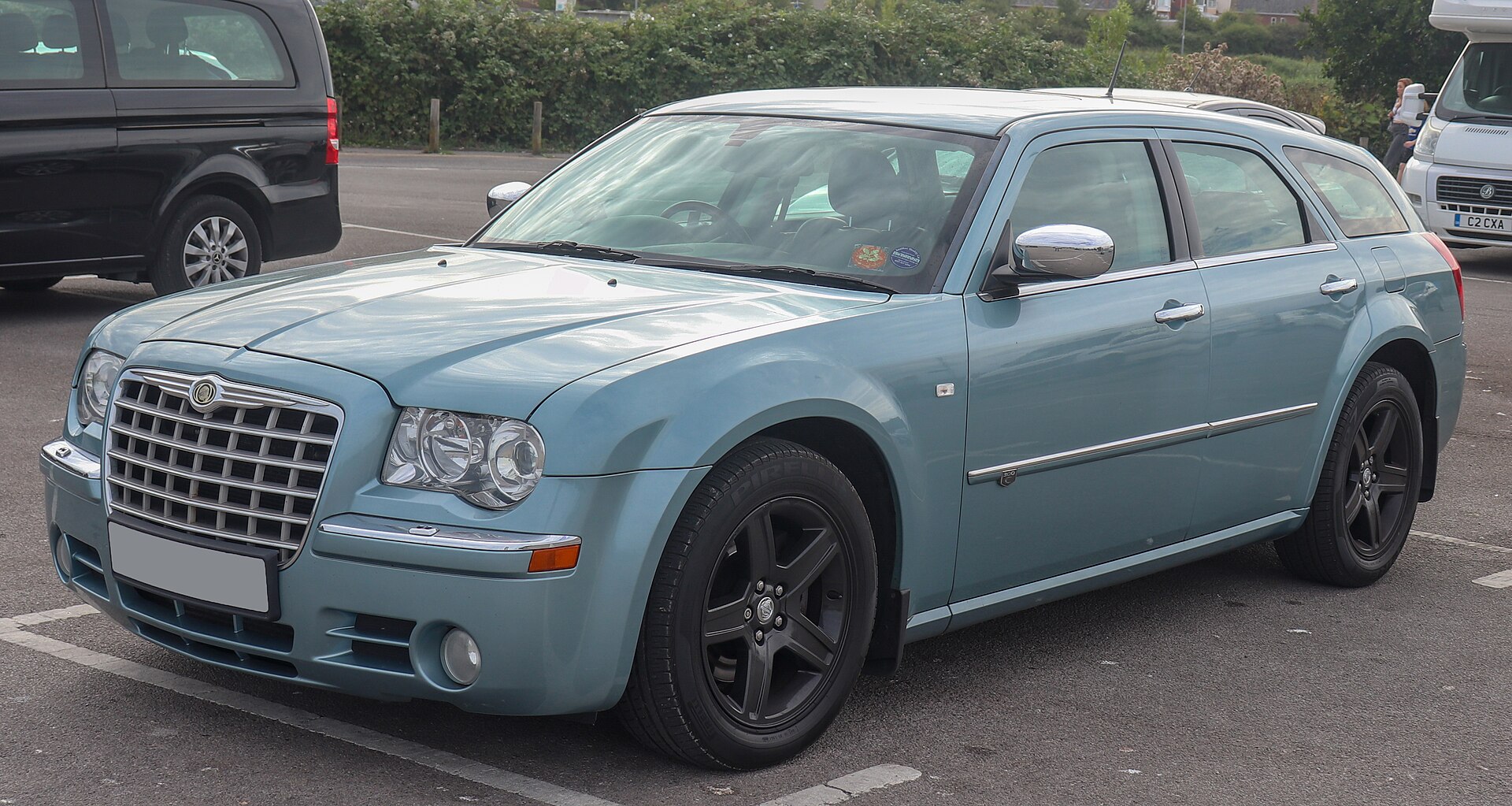 2010 Chrysler 300C CRD Automatic 3.0 Estate, front view
