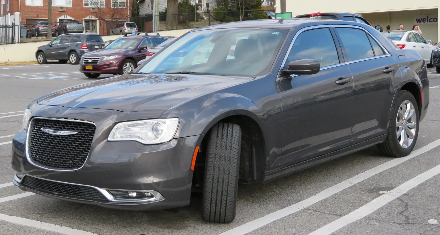 2015 Chrysler 300 front view