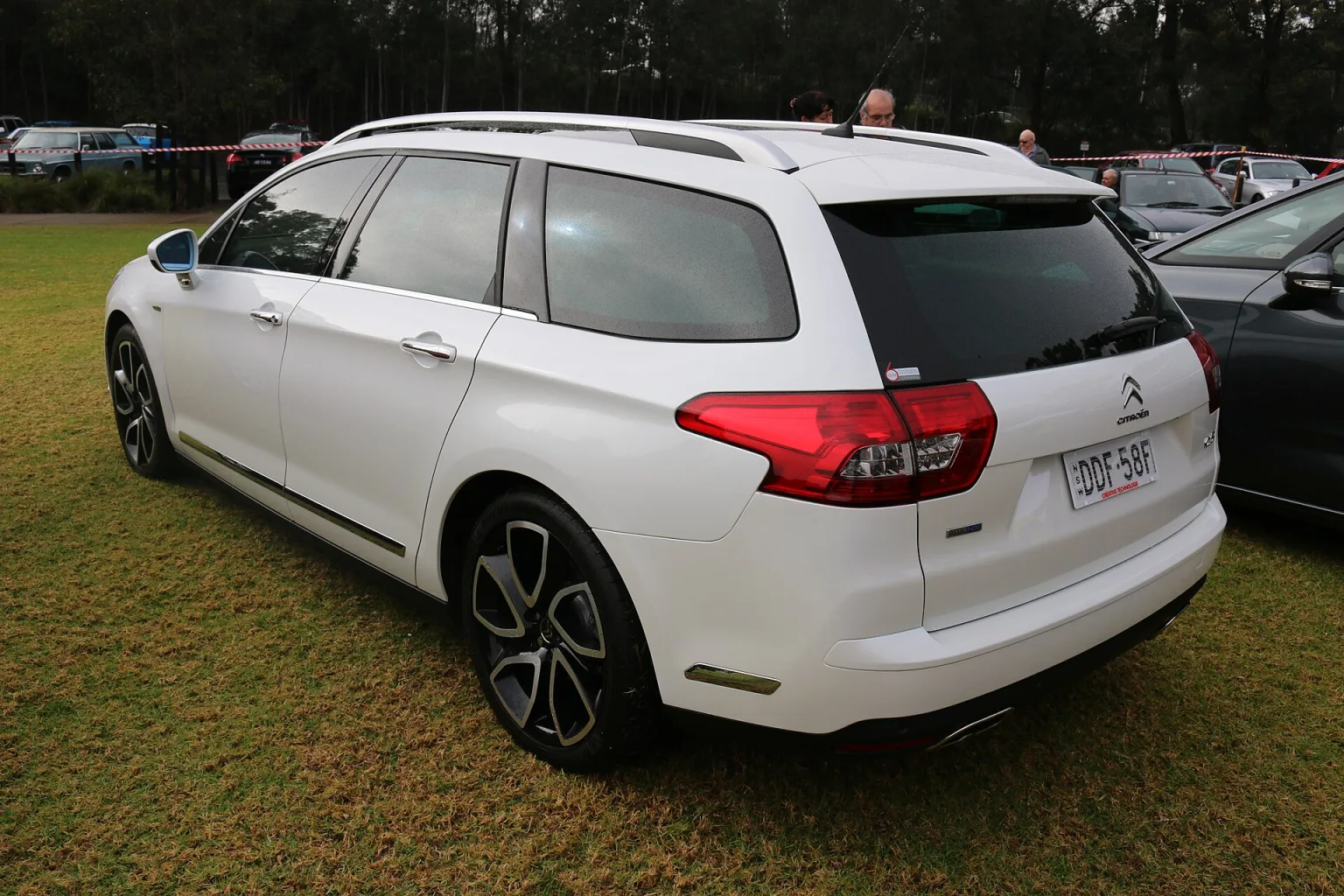 2016 Citroën C5 (X7 MY16) Exclusive Touring station wagon