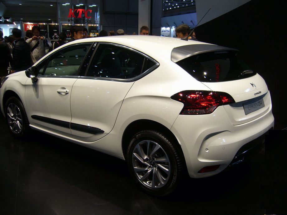 Citroën DS4 front view, 2011 generation