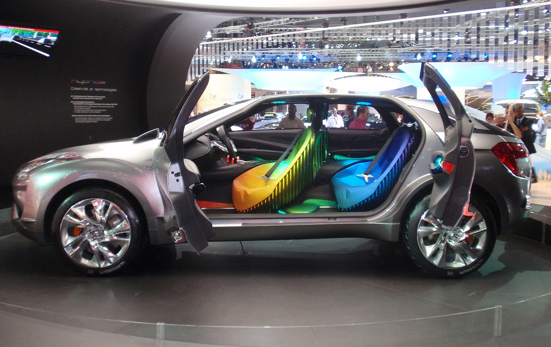 Citroën Hypnos concept car at an auto show, 2008