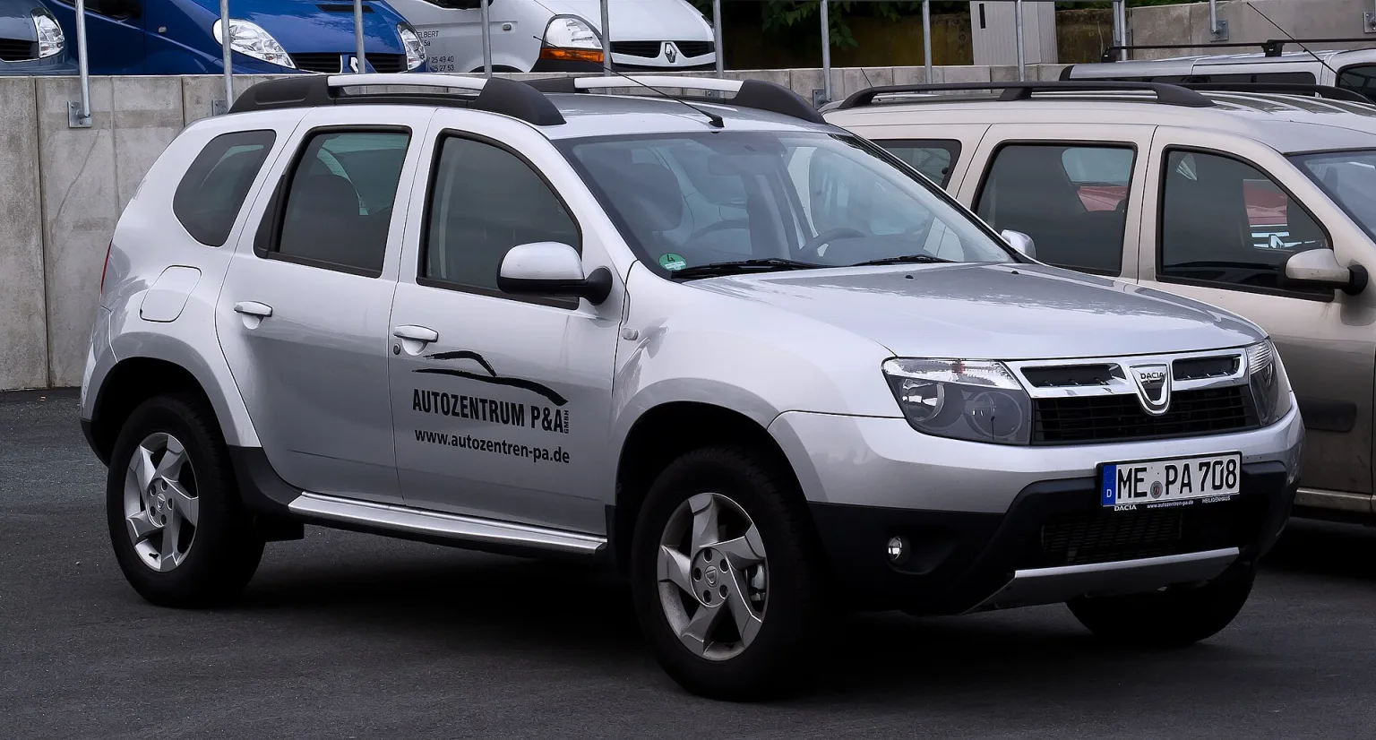 2012 Dacia Duster 105 4x4 Prestige, front view