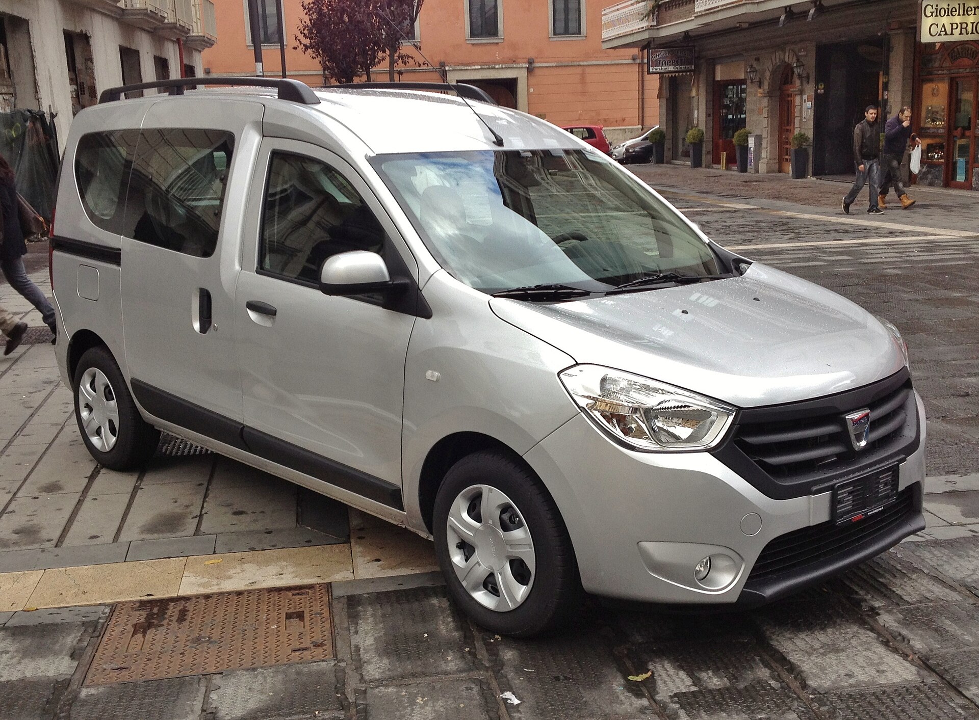 2012 Dacia Dokker, front view