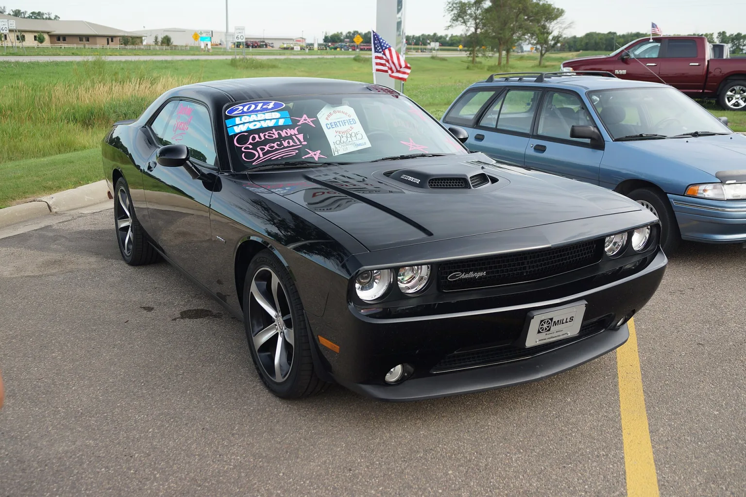 2014 Dodge Challenger R/T Shaker at an auto show